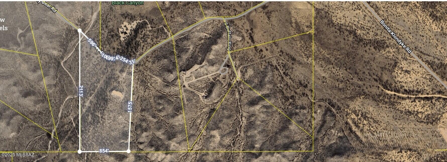 Here is a 36.16-acre property within the majestic Eureka Spring Ranch. The property backs up to state land and is located in a modern, private community in the Aravaipa Valley with the amazing mountain views. There is an area already cleared to build your dream home or RV that over looks the beautiful surroundings.