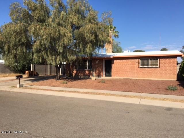 Beautiful 3br 2ba brick home.Gorgeous, updated kitchen that has custom Alder cabinets, granite counters, portable island, recessed lighting and black appliances. 3 year old porcelain tile throughout. Newer Dual pane windows. The 16 seer Air conditioner was installed in 2010. Nice size master bedroom with walk-in closet and a second smaller closet, updated hall bath,numerous ceiling fans, cozy Family room has very nice wood trim and a wood tongue and groove ceiling. Block wall surrounds the big rear yard. Covered, shady patio,storage shed and more storage above the carport.Must see.