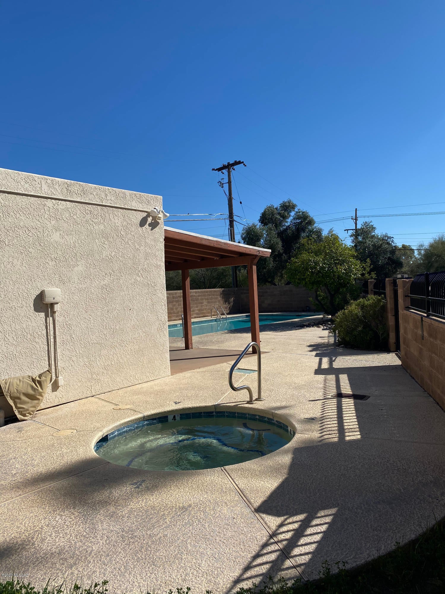 Las Lomitas (1) - Residential Lease