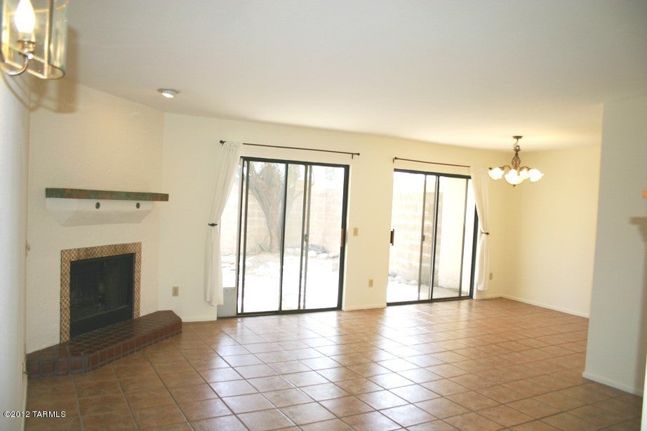 Las Lomitas (1) - Residential Lease