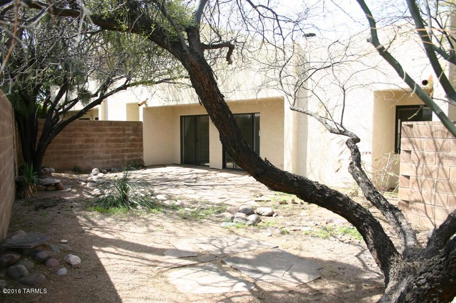 Las Lomitas (1) - Residential Lease