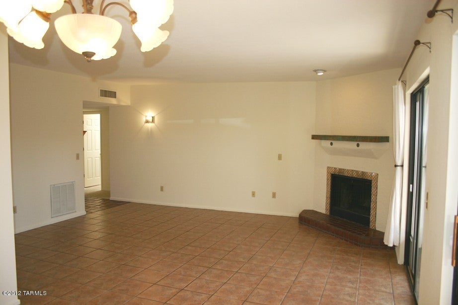 Las Lomitas (1) - Residential Lease