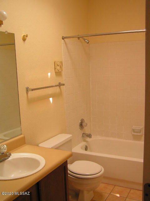Las Lomitas (1) - Residential Lease