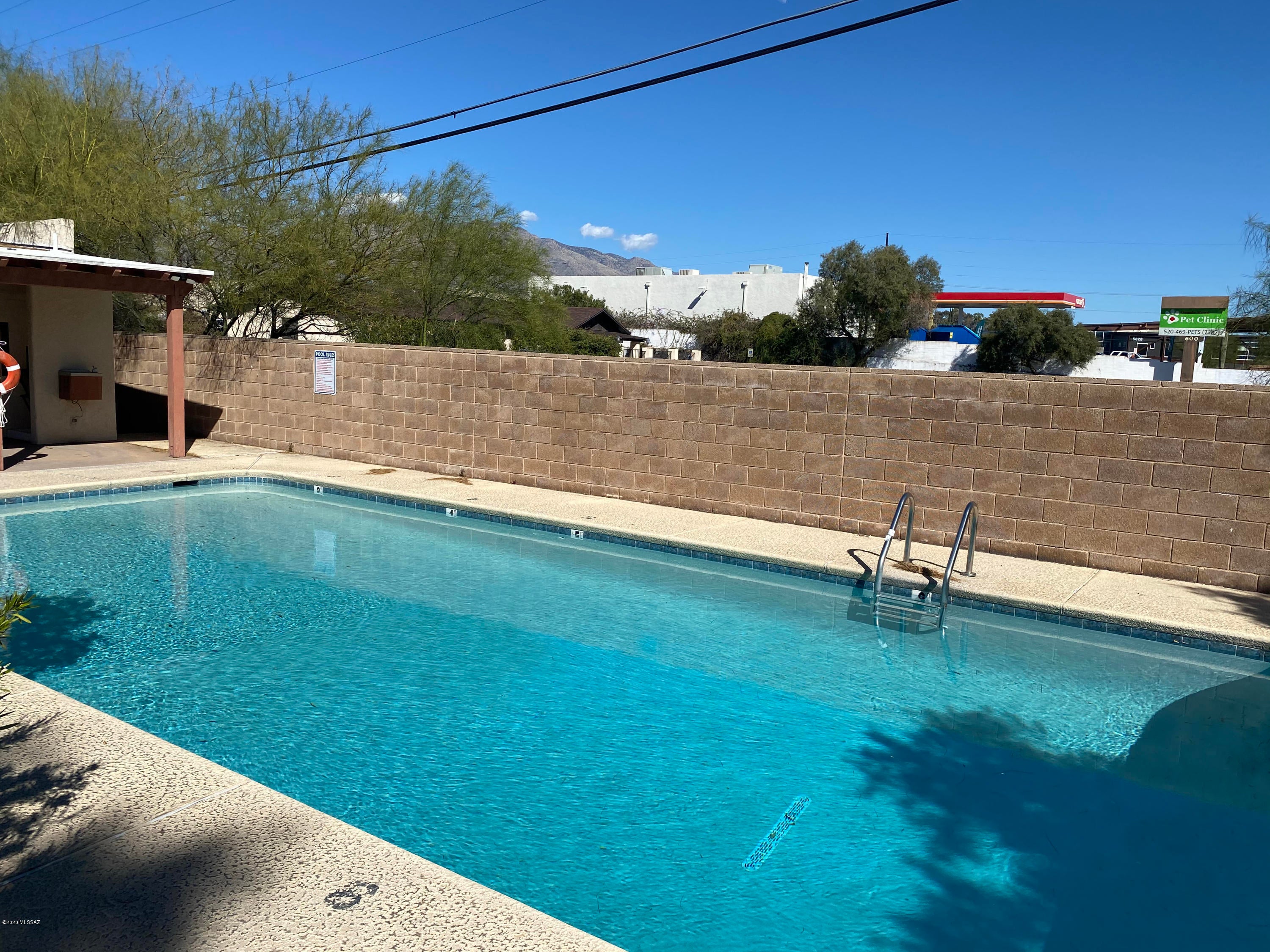 Las Lomitas (1) - Residential Lease