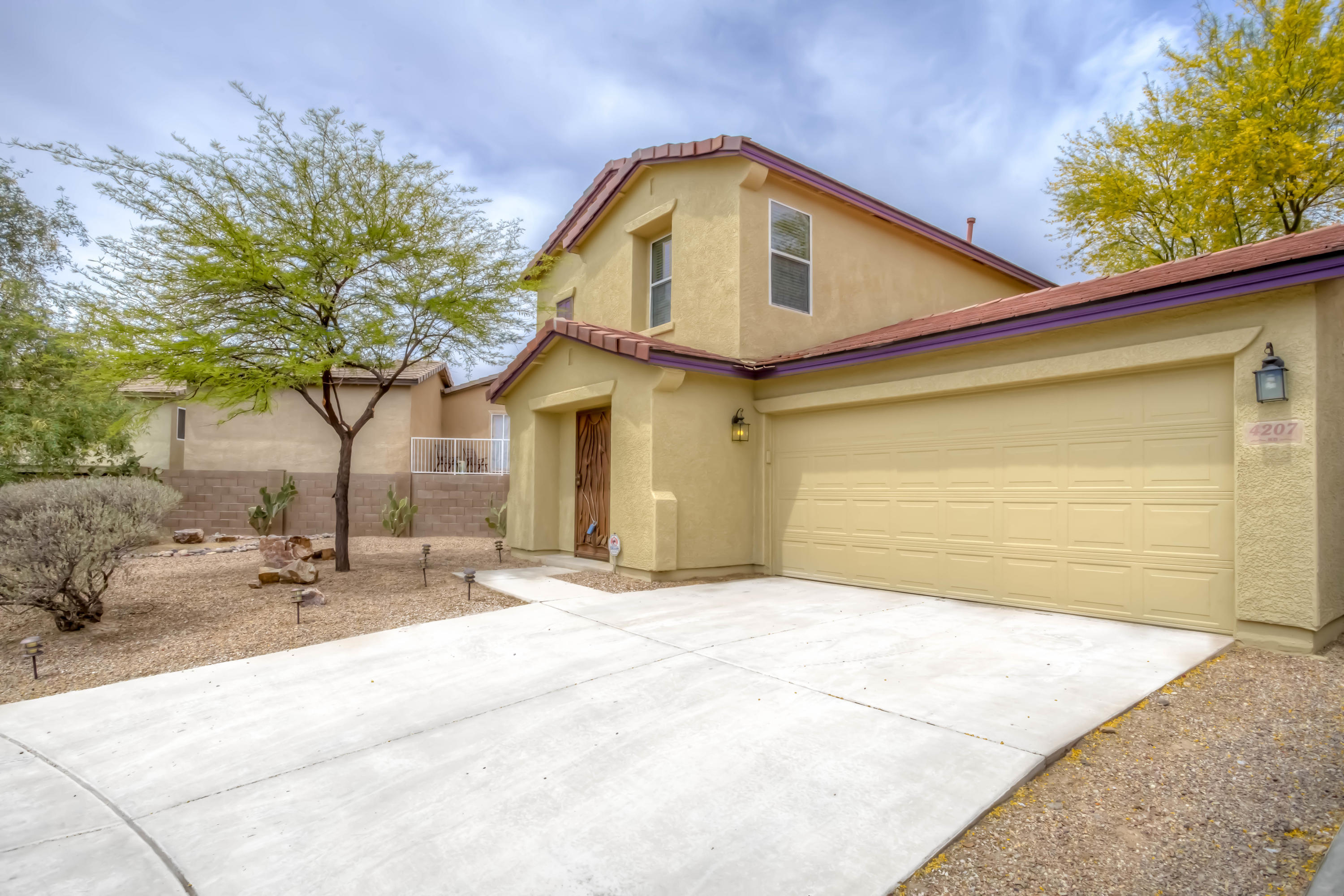 Immaculate 3BR/2.5BA/2car garage home on premium corner cul-de-sac lot! Entire home freshly painted on the exterior & interior, including the garage with epoxy coated floor. 20in ceramic tile downstairs and plush carpet in bedrooms, ceiling fans throughout, updated fixtures, spacious eat-in kitchen, all appliances convey! Master features dual-sink vanity & large garden tub and walk-in closet. Low care landscaping in oversized yard with ceiling fans under covered patio. Convenient location near shopping, dining, Plaza Palomino, walking/biking on The Loop, close to bus lines, medical & more!