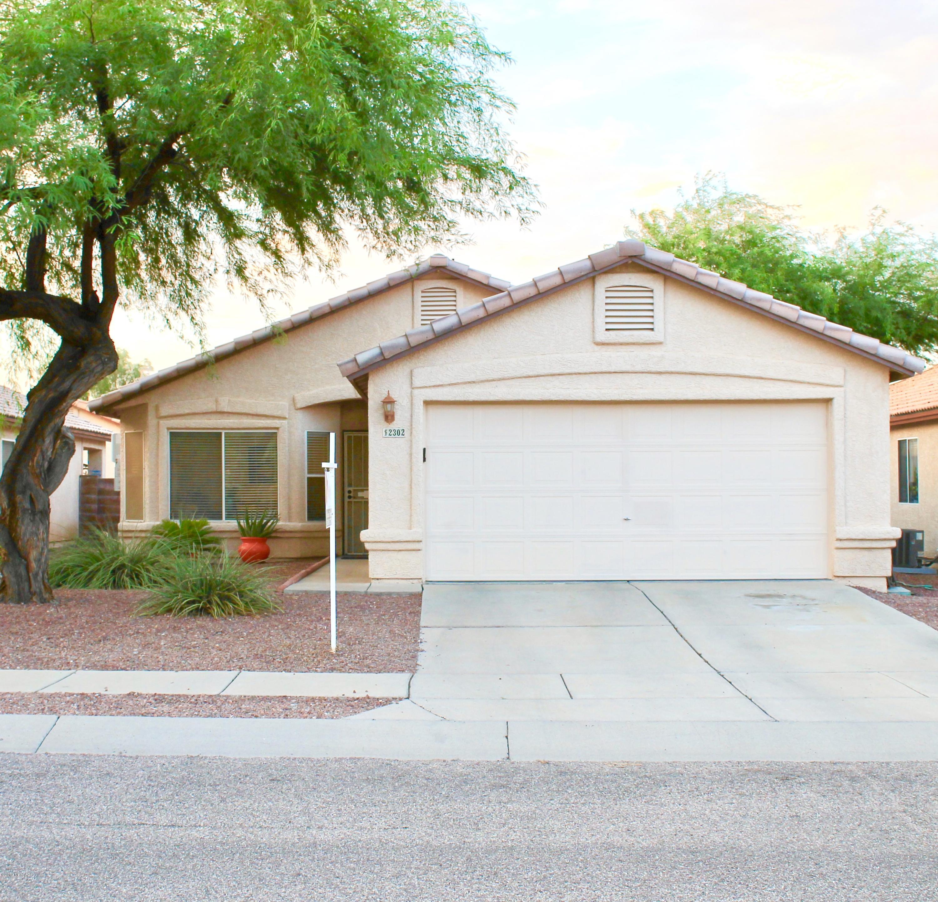 Charming home on cul-de-sac lot. This home is has pride of ownership. Stunning stain flooring throughout the home, updated appliances, decorative landscape in the front and back yard. Convenient to downtown, shopping, and I-10.