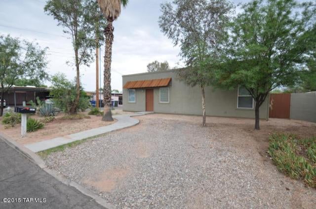 You’ll be close to everything restaurants, shopping, schools, and the bus line. This home sits in a private cul-de-sac and offers tile flooring, bright skylights, and a spacious kitchen. The back yard is low care maintenance and has plenty of room for outdoor activities; this home also features a one care garage. Hurry and make this home your own before its gone! The refrigerator, washer, and dryer are included, plus the landlord pays for the water and sewer. This home can be rented for 12 months or longer.
