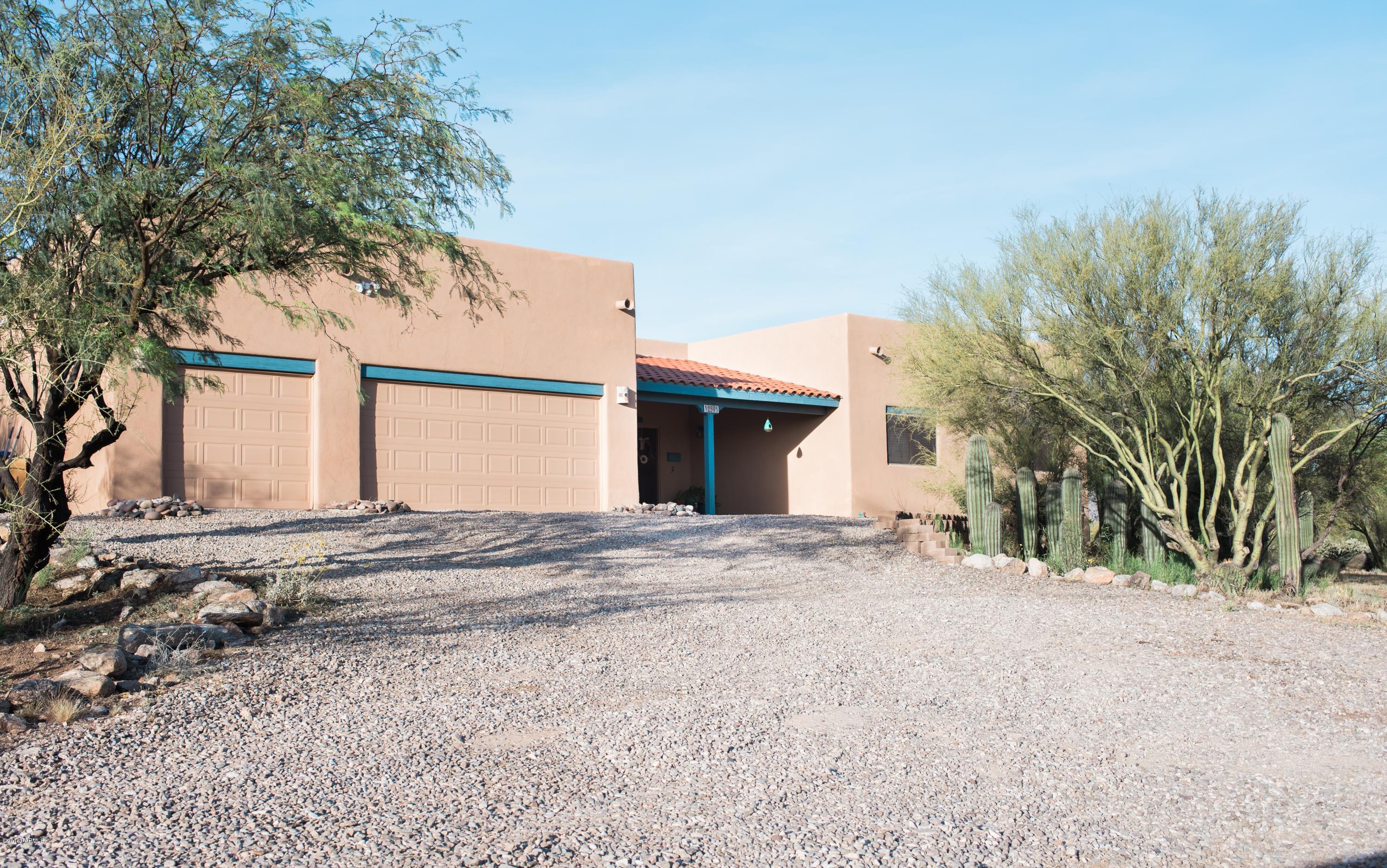 Incredible 2700 sq ft Sante Fe style home recently renovated. Every room in the house has been updated. New 12x24 tile
floors, 14' ceilings w/ 12 skylights, stainless steel appliances, granite countertops, both bathrooms completely redone, just to name a
few! No HOA with room for horses and all your toys on just over 1 acre! Luxurious sparkling pool in resort style backyard. New
flagstone, BBQ area, and fire pit! RV Parking w/ electrical hookup. Saguaros, desert flora, and breath-taking mountain views on all
sides. South facing exposure w/ large wrap-around patio to enjoy view of Catalinas, Sabino Canyon, and Rincons! Access is North on
Jeanette, then East on Giant Cacti, follow all the way to end. Make this your home today!