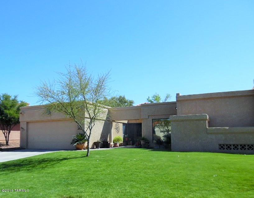Unbelievable PRice! 3 Bedroom/2 Bath townhouse is located in a quiet & secluded NW neighborhood. Golden Heritage Village is near the Foothills Mall, NW Pima Community College, Aquatic Center, park & Nanini Library. The Home Owners Association maintains all of the gorgeous vegetation plus pool/spa & tennis courts. Dramatic entry opens to living/dining room which leads to a covered patio. Spacious eat-in kitchen with abundance of cabinets and all appliances stay. Big master bedroom with garden tub, separate shower, a walk-in closet and private patio. Split plan allows for generous sized guest bedrooms, laundry room and 2-car garage with storage cabinets. Grass you get to see and smell. But never have to mow. That's mine kind of grass.