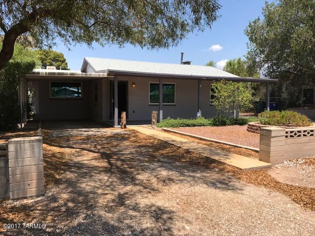 Great central location, 3 bedroom 2 bath with hard to find1564 sq feet, on a large lot.  This house has been remodeled with new kitchen cabinets, countertops, bathroom vanity, new windows, freshly painted and new roof 2015.  Area on side of house for motor home and a boat shade.