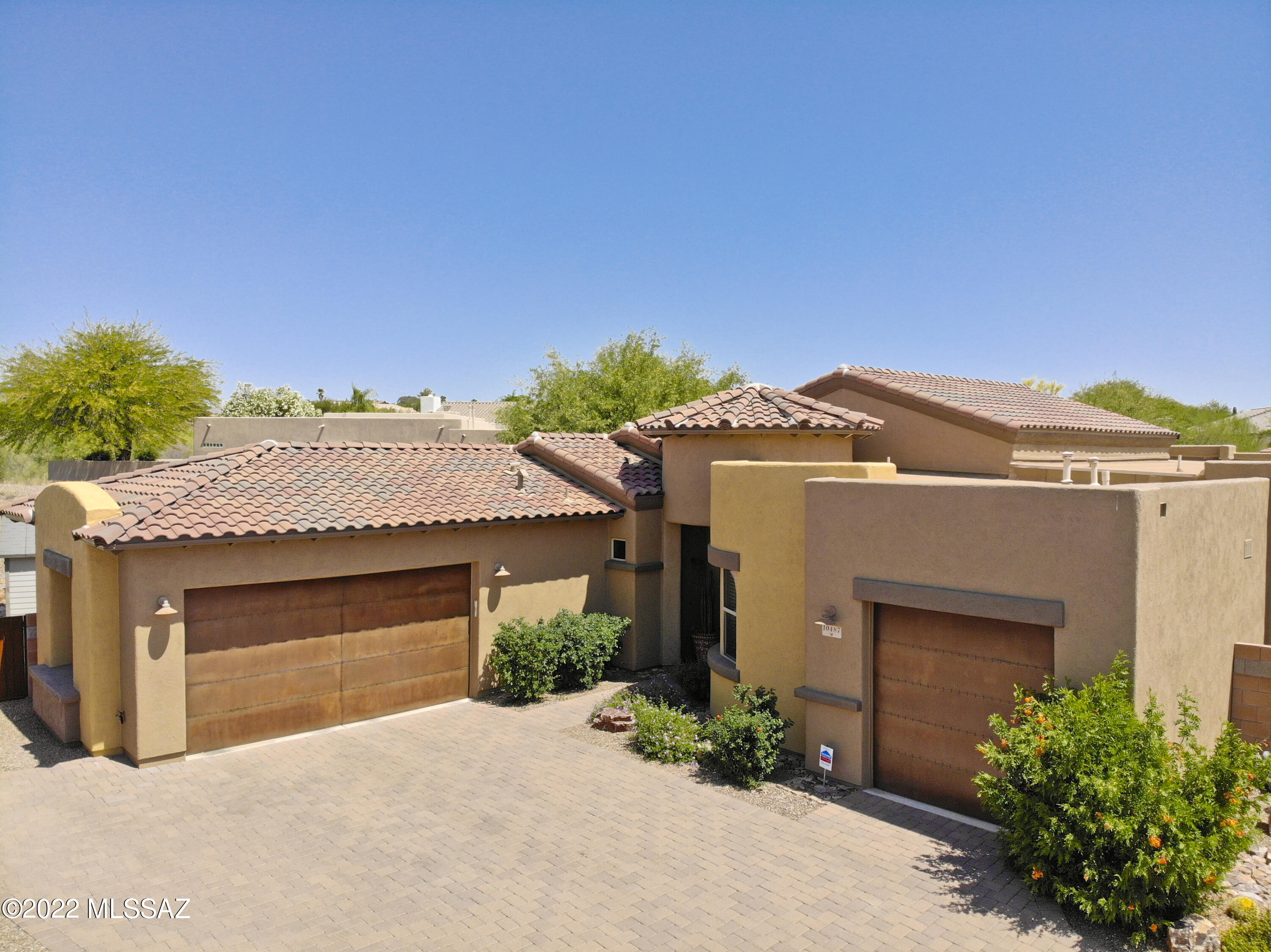 Located in a gated community in the heart of Oro Valley, this AF Sterling built contemporary home offers exceptional quality at every turn. The open concept floor plan makes excellent use of the home's space, while a split bedroom layout maximizes privacy. A stylish kitchen delivers a large, rounded kitchen island that's perfect for entertaining, plus you'll enjoy contemporary styled cabinets, backsplash, and stainless steel appliances. Waiting in the backyard is a heated, salt-water pool & spa, complete with fire & water features. Luxuriate in the pool while taking in the Pusch Ridge mountain view from the backyard. Well sized secondary bedrooms, a 3-car split garage, and an additional storage shed are just more of the many highlights. Convenient to Oro Valley shopping & restaurants too!