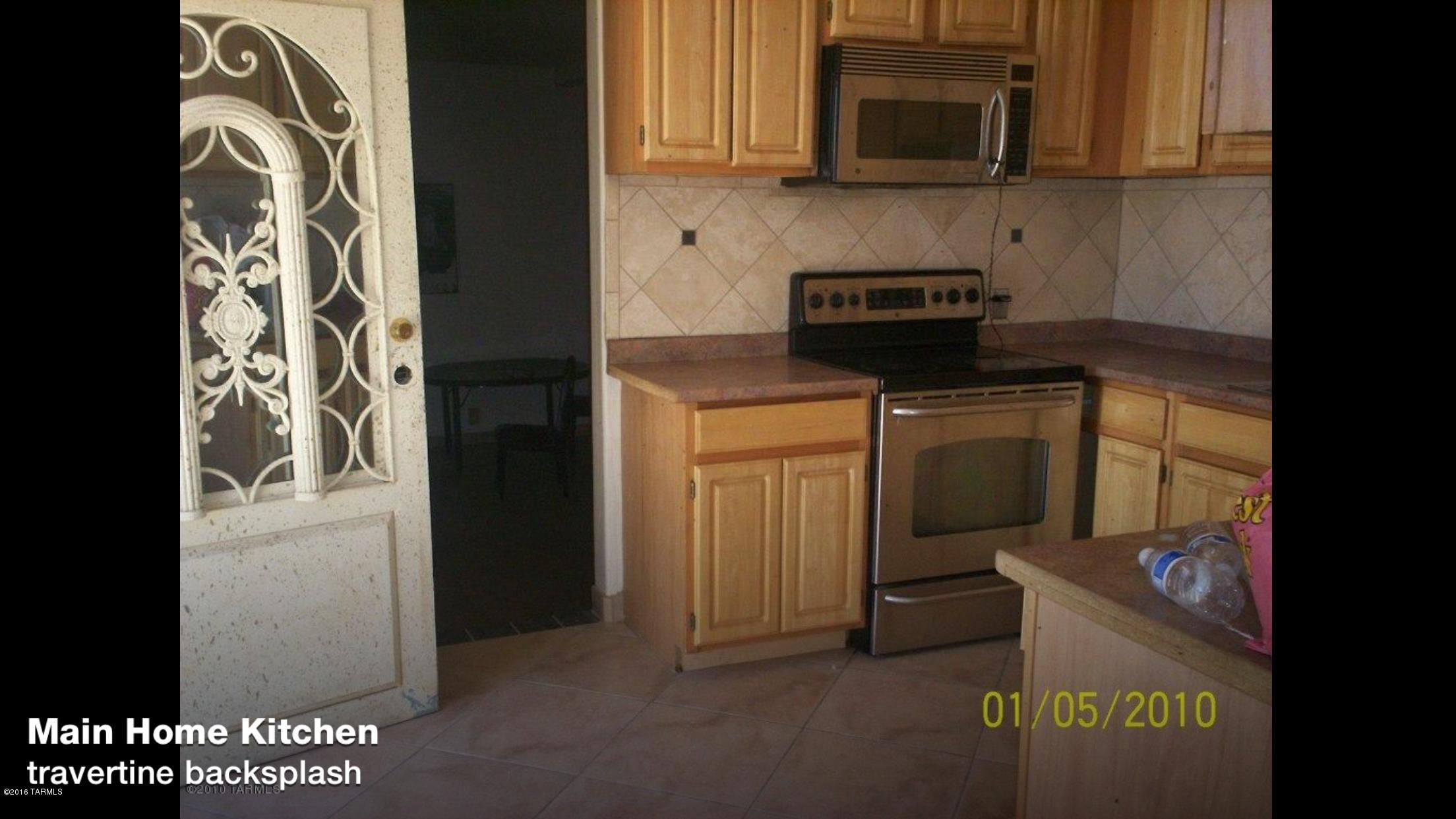 Month top Month Lease ok, 2Bedroom and 1 bath, sunkin living room, upgraded kitchen and bath, freshly painted, ceramic tiled throughout