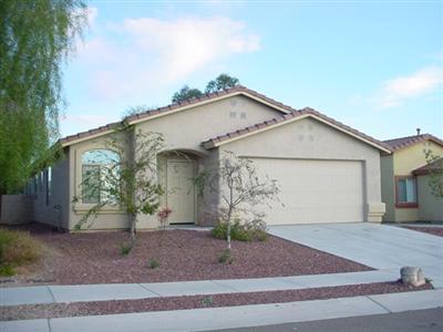 Beautiful home in desirable sought after Northwest part of Tucson, Oracle and River! Just North of Tucson Mall. Enjoy living in this small enclave. Home features Living and dining room, spacious Kitchen w/gas Range. And microwave. recessed lighting, island & large pantry. Kitchen overlooks living room. Spacious master Suite & bath w/dual sinks, garden tub & separate shower. Enjoy the back yard & covered patio at this conveniently located home!