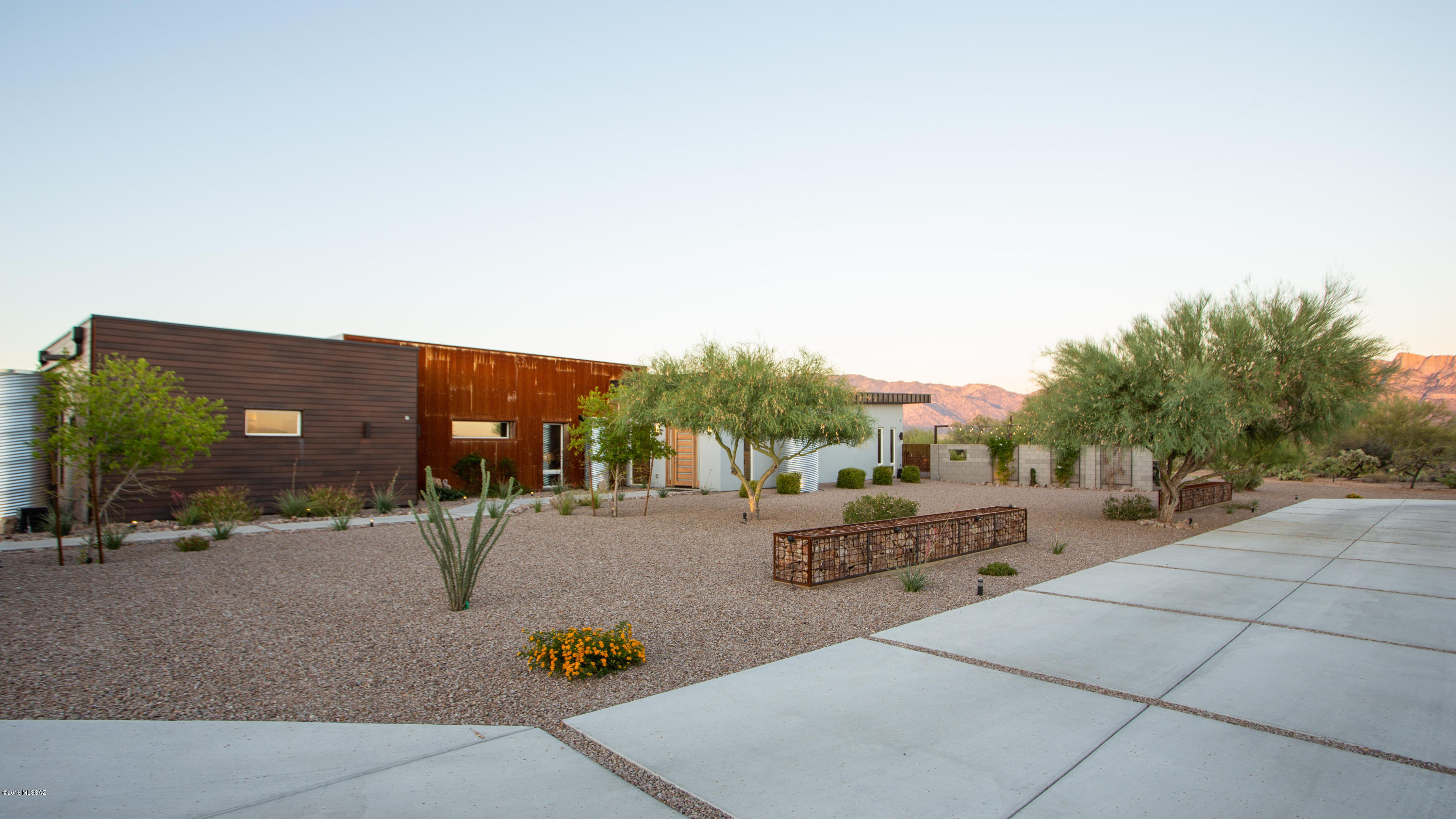 La Cholla Airpark - Residential