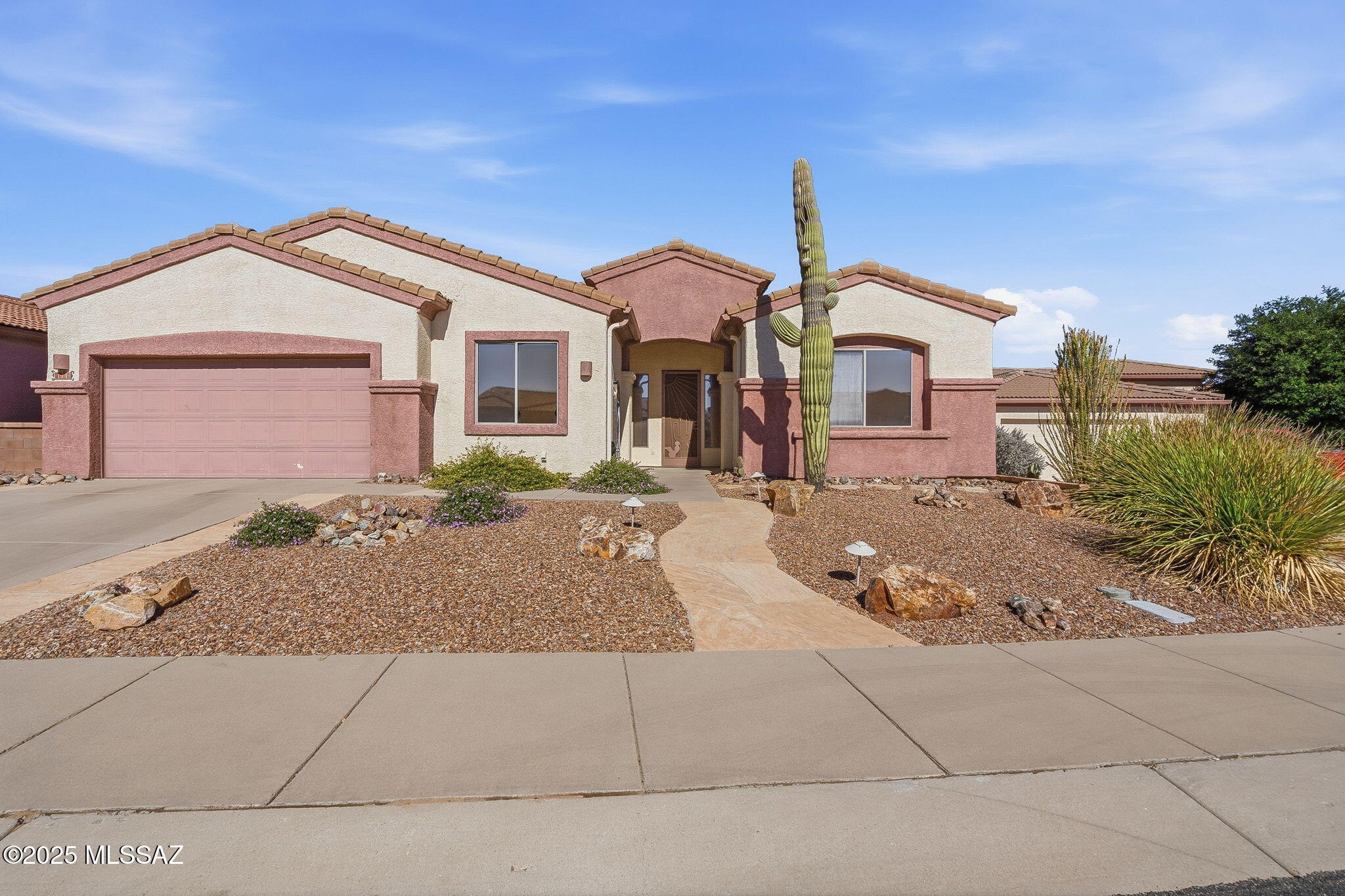 Incredibly spacious home with much potential. Bring Your Paint Brush and
Hammer for this FIXXER UPPER. Room on Rooms, Fabulous Back Yard , Close to GVR,
Golf Course, Walking Trail