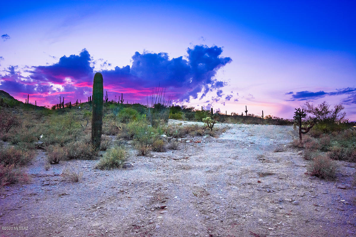 BEAUTIFUL LOT ON PAVED STREET READY TO BUILD YOUR DREAM HOME, WITH FANTASTIC CITY AND MOUNTAIN VIEWS. ALL UTILITIES ARE AT THE LOT LINE: ELECTRIC, GAS, PHONE, SEWER AND WATER. 3/4 OF AN ACRE. LOT SITS IN A VERY SMALL SUBDIVISION WITH ONLY 10 HOMESITES (ALL SOLD) WHERE NICE CUSTOM HOMES ARE BEING BUILT. THE 3000+ SQ FT HOME NEXT TO THIS LOT 742 IS IN THE PROCESS OF BEING COMPLETED. SELLER FINANCING WITH 20% DOWN PAYMENT, 6% INTEREST AND A 5 YEAR BALLOON PAYMENT IS AVAILABLE. PLEASE SEE ATTACHED DOCUMENTS REGARDING UTILITIES, SURVEY, CCR'S, ETC.