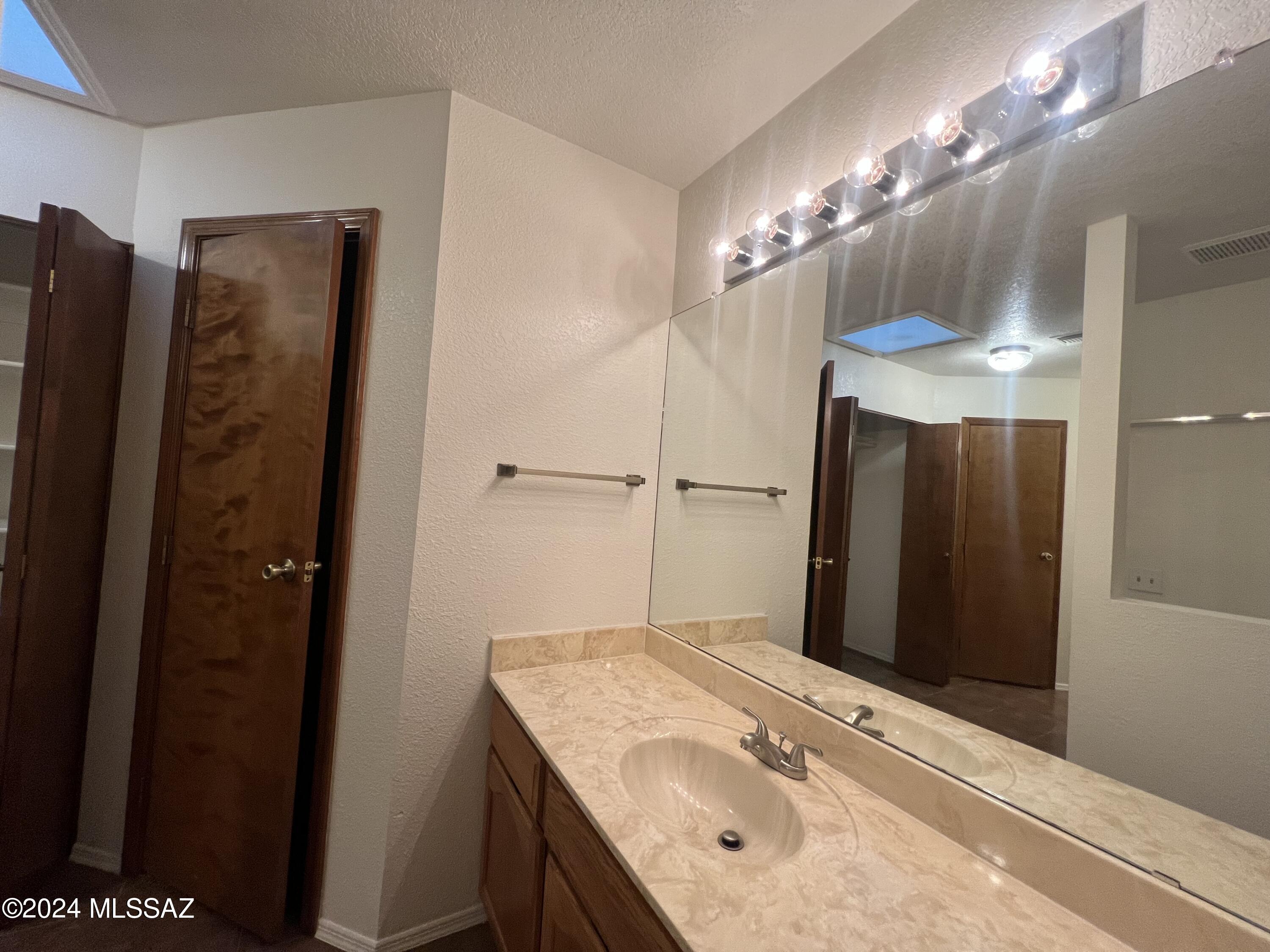 Rancho Antigua (1-534) - Residential Lease