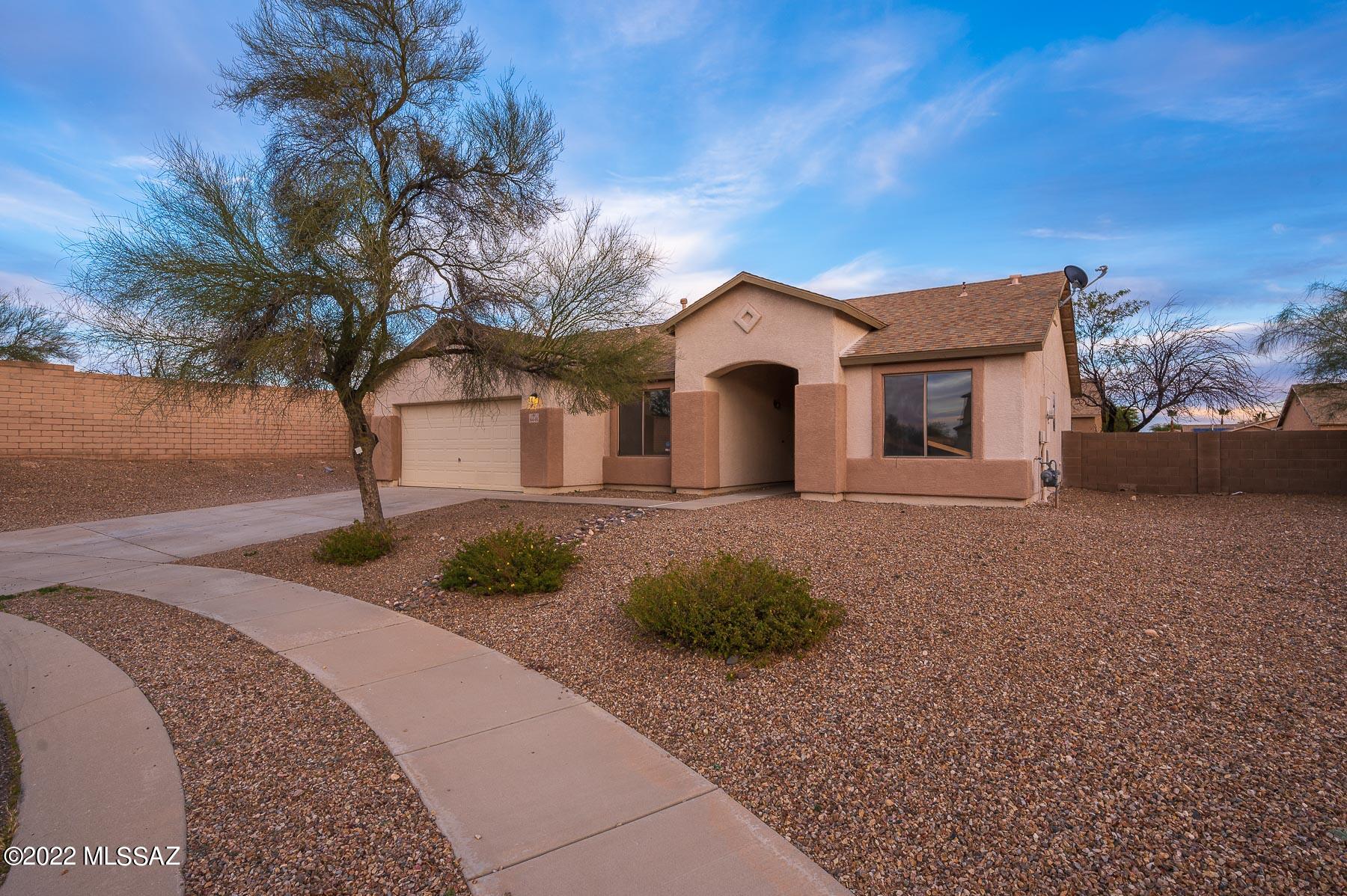 Nice home in great condition on a huge cul-de-sac lot. Very private. Brand new carpet and paint throughout. Open and bright with vaulted ceilings. Lots of ceiling fans. Laminate floors in kitchen, bathrooms, and great room. Nice neighborhood park.