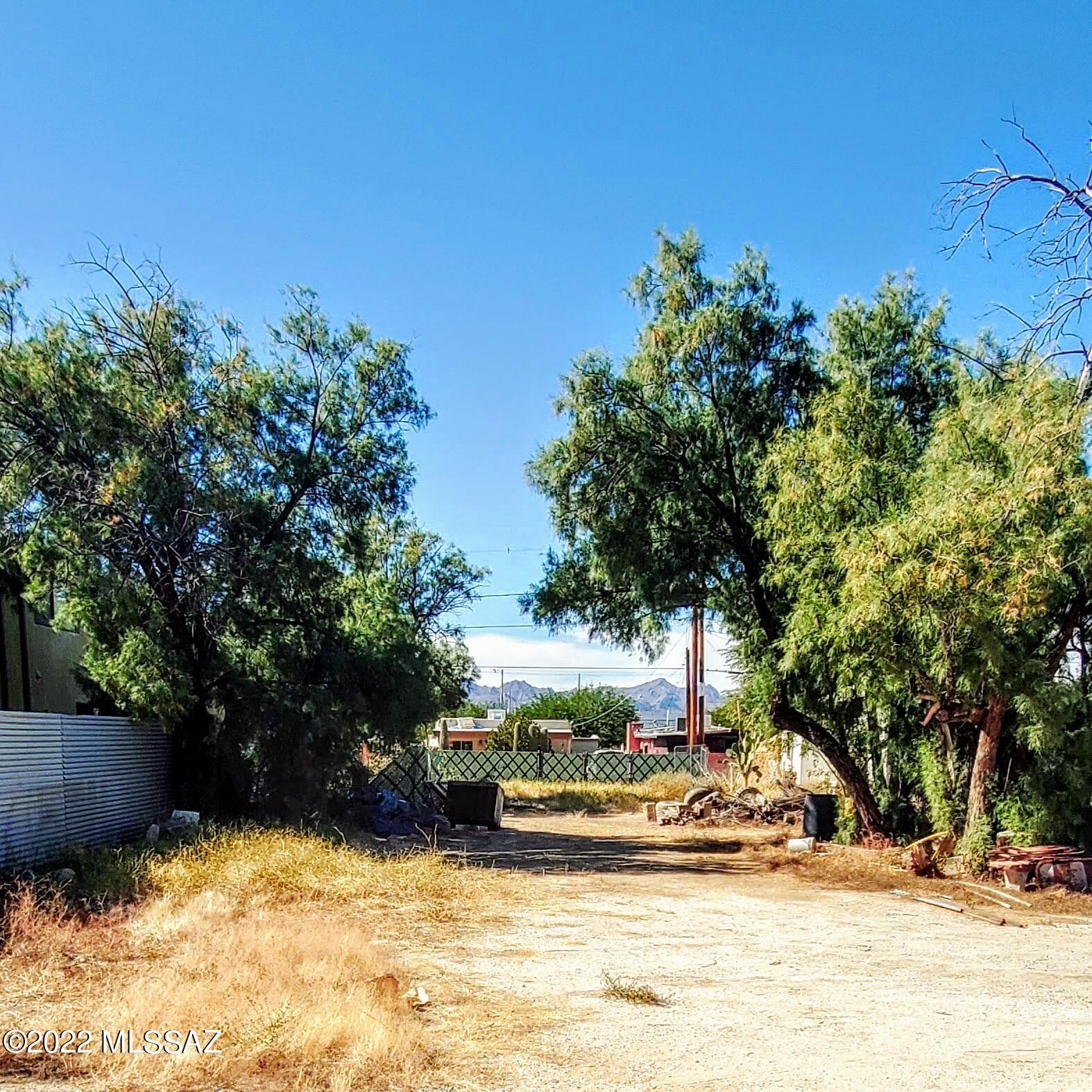 Prime location for this development opportunity! This parcel is located in the Gem Show territory and is close to the freeway, downtown, University of Arizona, Pima Community College, dining, and entertainment. Come see the potential for your next home! [parcel also for sale 1243].

Legal desc per pima co. assessor's site: DIST:FLOWING WELL CITY/MUNI/TWP:DUNBAR SPRING SEC/TWN/RNG/MER:SEC 02 TWN 14S RNG 13E ORACLE PARK LOT 9 BLK 5 MAP REF:PLAT: 61.  Full legal desc to be provided by title during escrow.