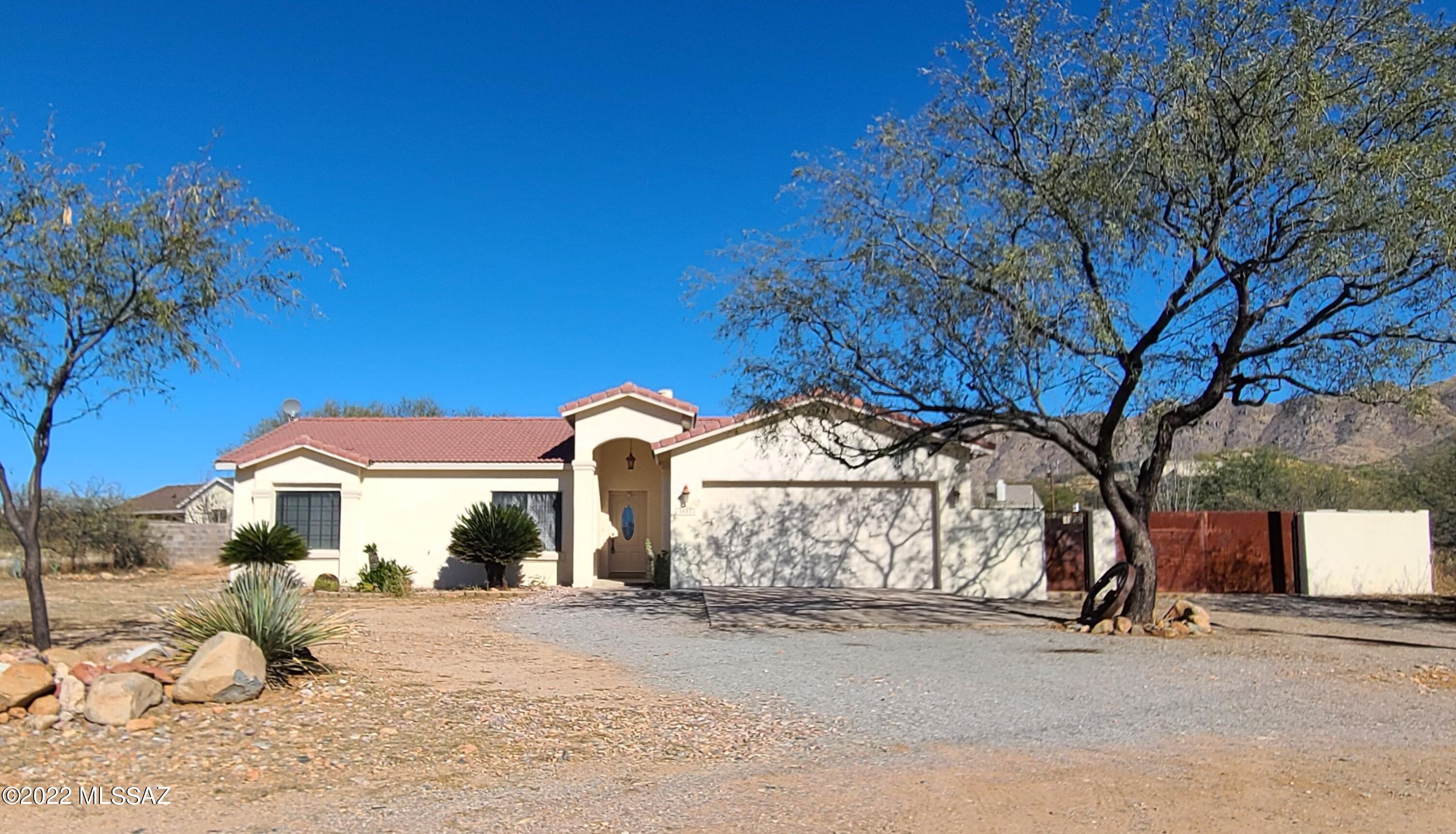 Great location!!! Take a look at this Mediterranean style home located few minutes away from Palo Parado (exit 25) close to I19 freeway. 3 bedrooms, 2 bathrooms, fireplace, master walk-in closet, and much more. SELLER IS WILLING TO CONTRIBUTE UP TO $2,500.00 TOWARDS CLOSING COST.