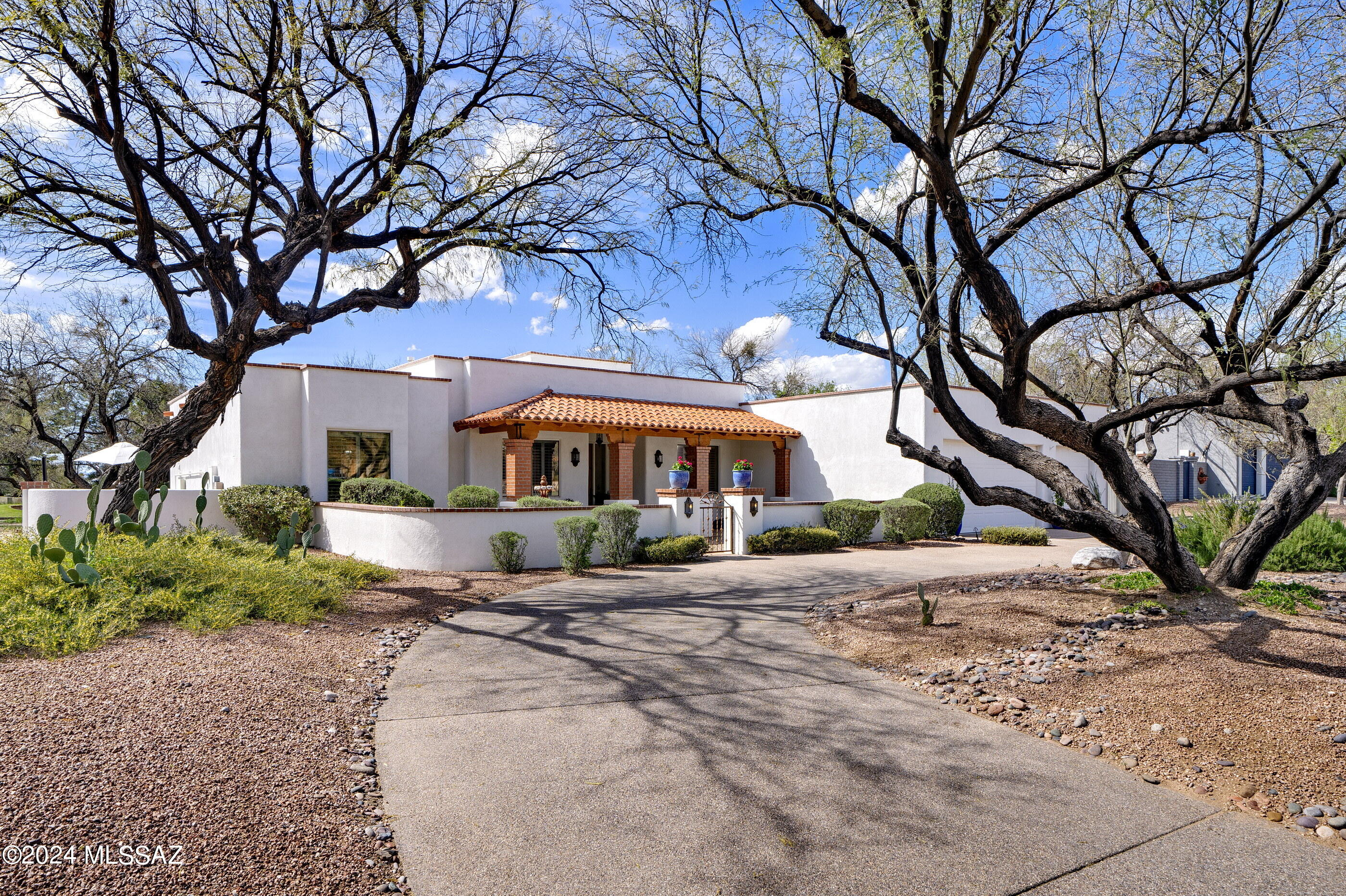 Amazing home in 49ers Country Club located on the 2nd Green! Vibrant neighborhood with golf, fitness & lap pool available. Lots of community events!