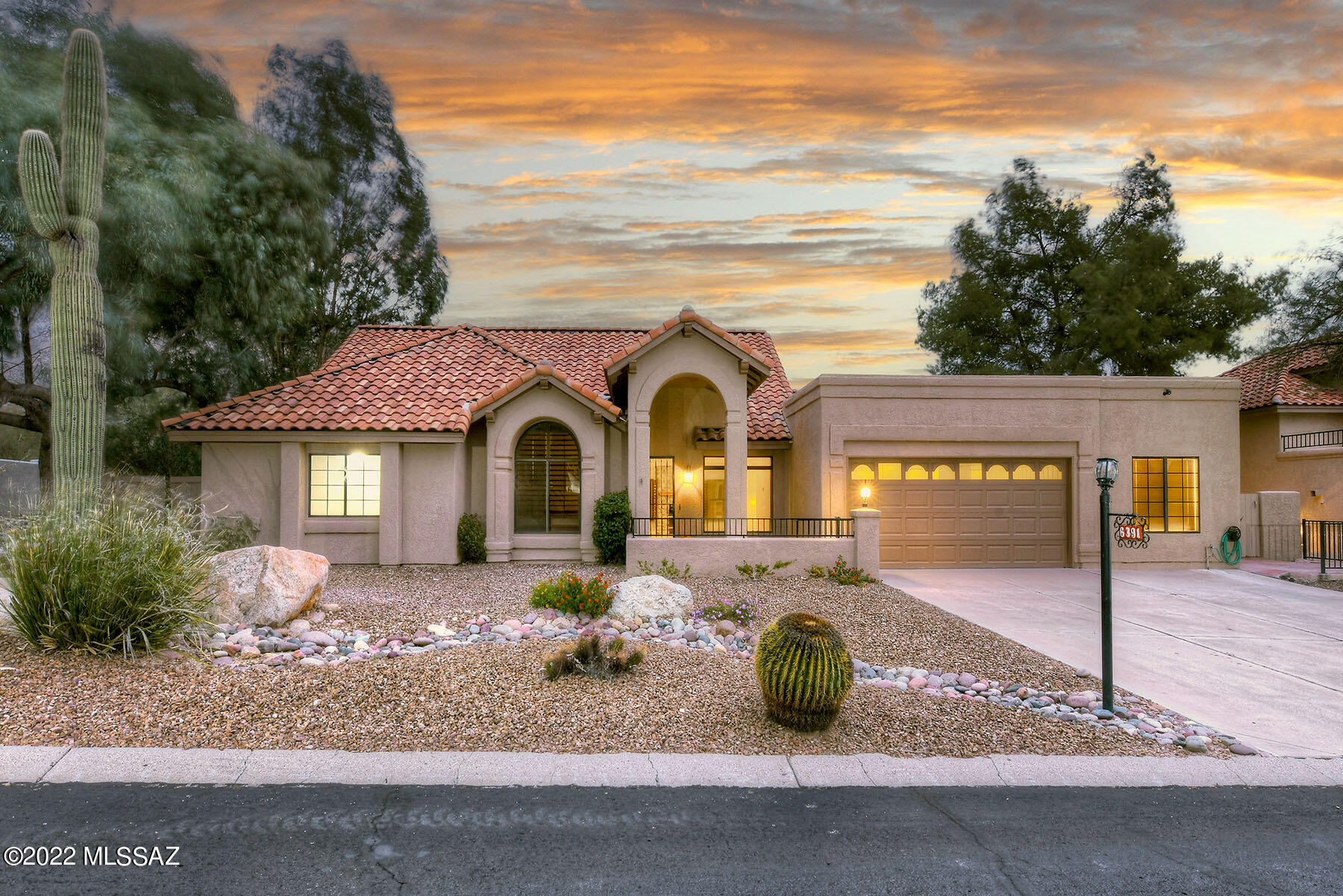 Panoramic views of the Catalina Mountains and Sabino Canyon, in sought after Casas De Ventana, this 4/2 home sits on a premium lot and has been recently remodeled, freshly painted inside and out. Enjoy the private views in  HEATED pool and spa. The high cathedral ceilings in the living areas create a sense of space, while gas fireplaces in the Family room and primary bedroom create a cozy environment. Bathrooms have new Moen faucets, kitchen has new SS appliances. Irrigation system in the front and back. Work shop in 3rd garage bay has window A/C unit. Subroof repaired December 2021 with 2 yr warranty. A/C replaced 2019. Access to Ventana Vista Elementary School 0.3 mile down street. 
INVESTORS:  Tenant in place, $3200/month, lease expires June 30, 2023