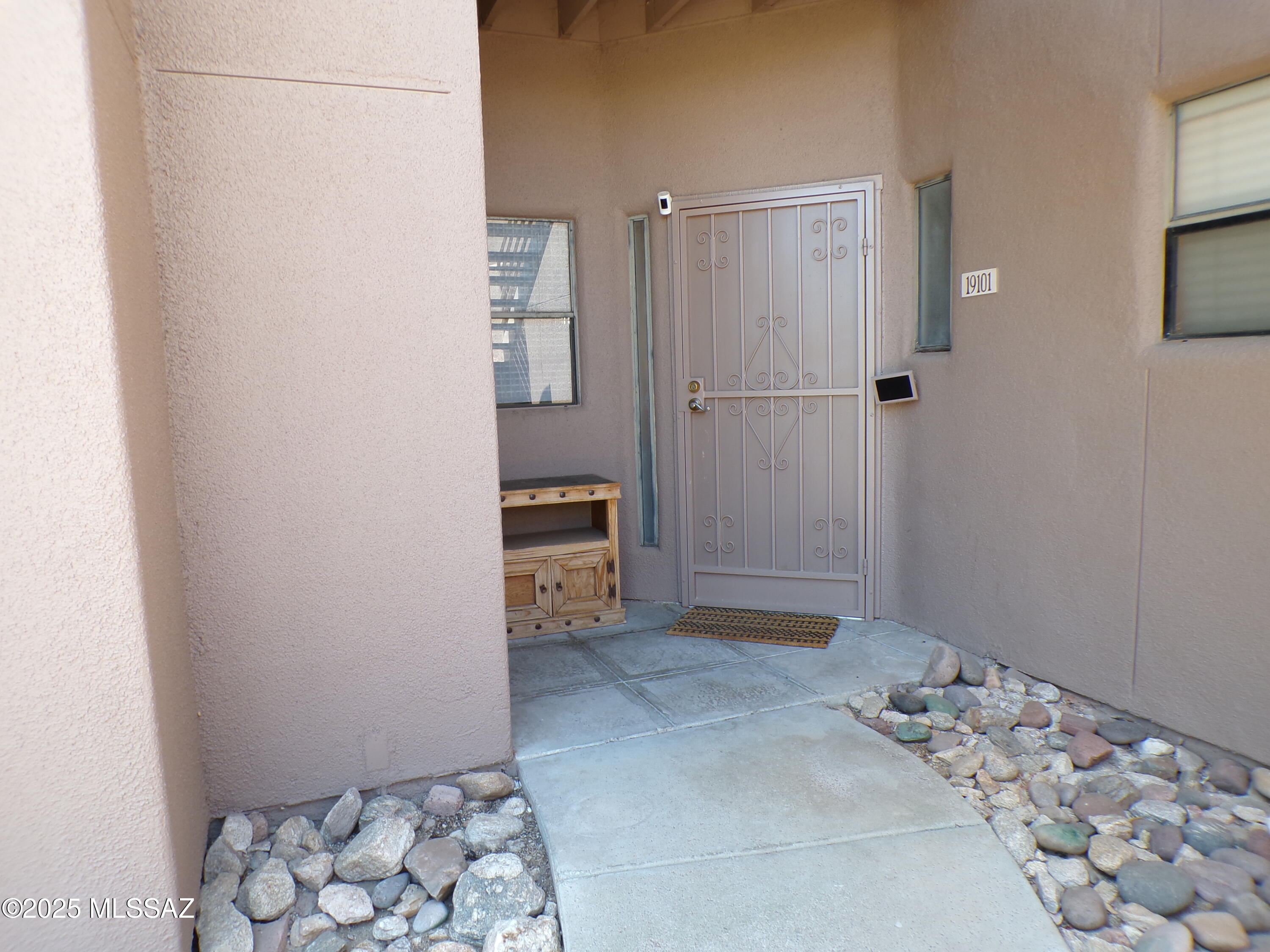 Everything included in this fully furnished updated unit located near the Ventana Canyon Golf Resort! Split bedroom plan, fireplace, and 2 screened patios. Enjoy all the amenities this complex has to offer including 2 club houses, pools, spa, gym, tennis court, and much more. Close to shopping and restaurants. Make this your second home or use as an investment.