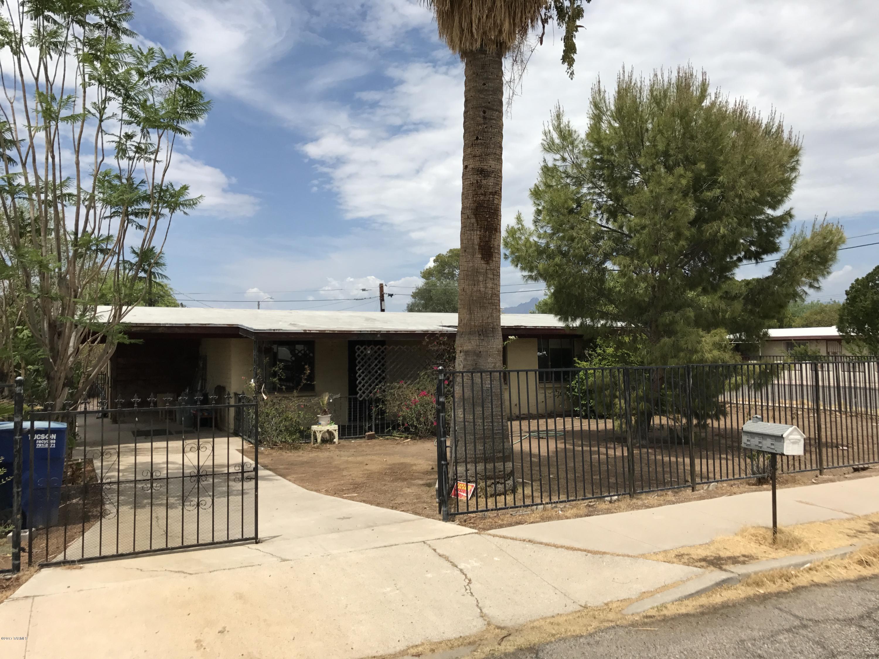 Range price $90,000-$109,900. This home on a beautiful corner lot just down the street from Menlo Park.