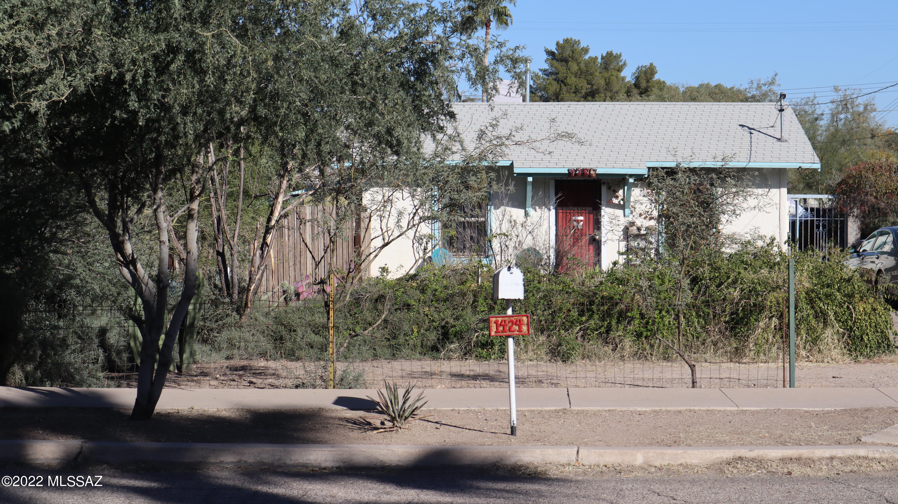 The popular Tumamoc Hill Rd is only a 1/3 mile distance. Cute 2 bedroom 1 bath bungalow with a nice sized lot. New w/h. Newer windows. Mature vegetation in front and back yards. Two large sized sheds in the back yard for storage. Zoning is R2 which is higher density and may allow for a guest home. Close to St Marys hospital, shopping, dining and golf.