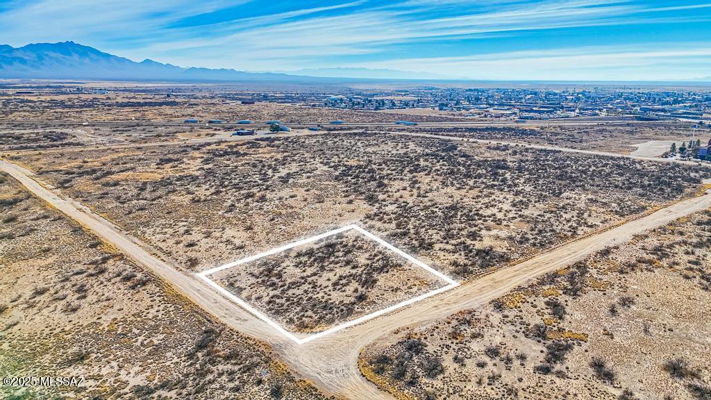 Here is great corner lot at 1.75-acre parcel that is currently zoned H-1(Highway Service Zone) that offers many uses. The
code defines some of the uses as ''Automobile filling stations, cafes, motels, drive-ins (food service), garages, and any other uses permitted in the CC-1 central
commercial zone'' Minutes from the Willcox ramp 340. From Planner in Development Services-''Zoning H-1, Uses permitted - anything allowed in CC-1 (central
commercial) see 17.66.020 plus uses stated in 17.56.020. The H-1 highway service zone covers the portion of the city which is primarily suited for commercial,
and service uses to serve the traveling public, it is permissive in terms of use.''