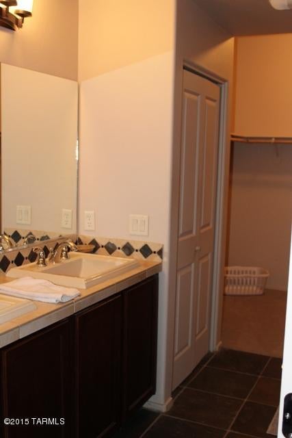 Placita Escondida Bldgs 18-20 Units 1-204 - Residential Lease