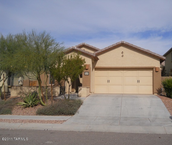This beautiful home has carpet and tile throughout,a gas fireplace in the family room and  the home also features a large kitchen with breakfast nook. The large master bedroom has a  dual sink in master bathroom, plus more! The community park is located close by great for family days with the kids or pets.  The Refrigerator, washer and dryer are included with this home. This home can be rented for 12 months or longer.