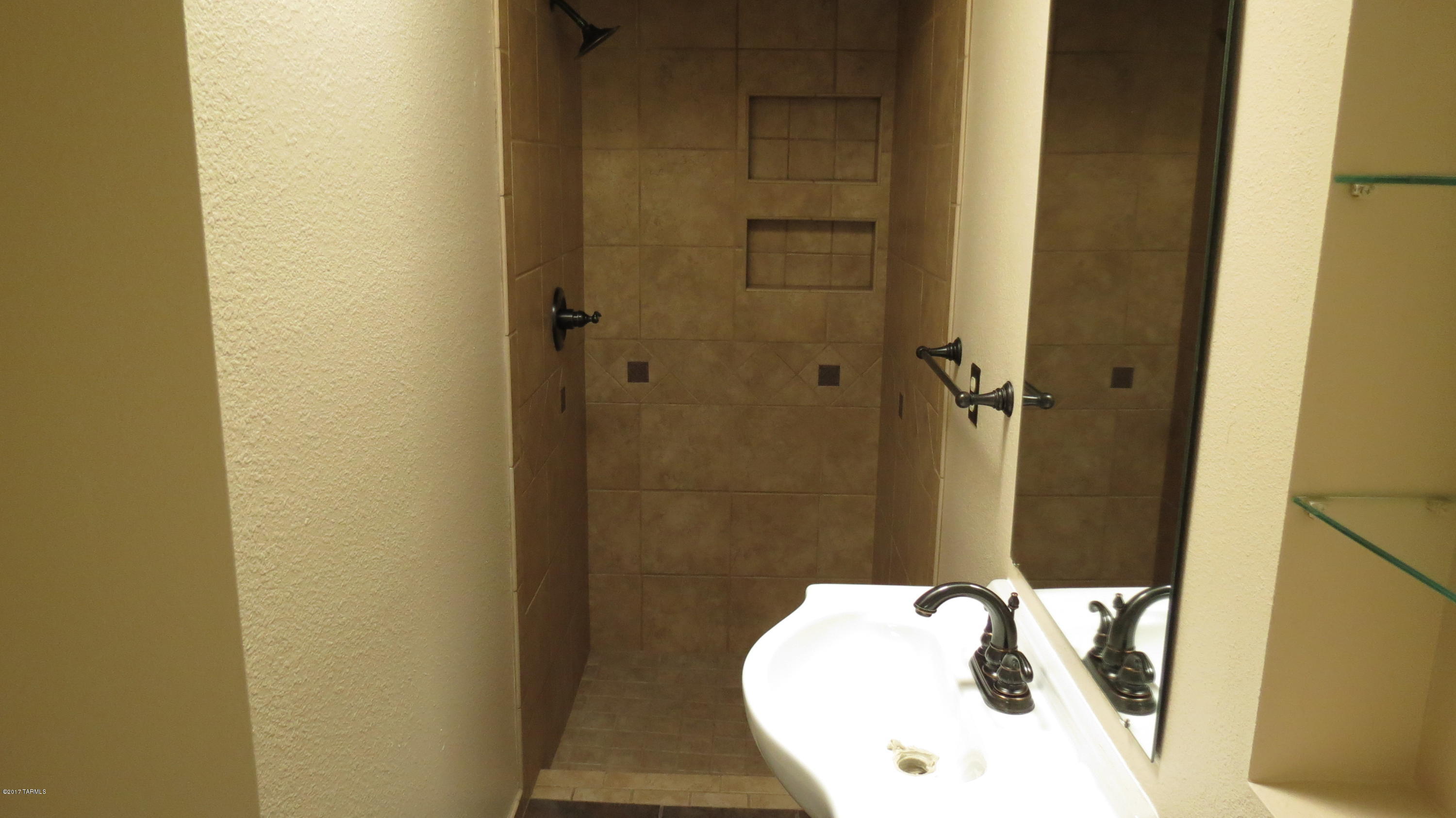 Executive Townhomes (1-16) - Residential Lease