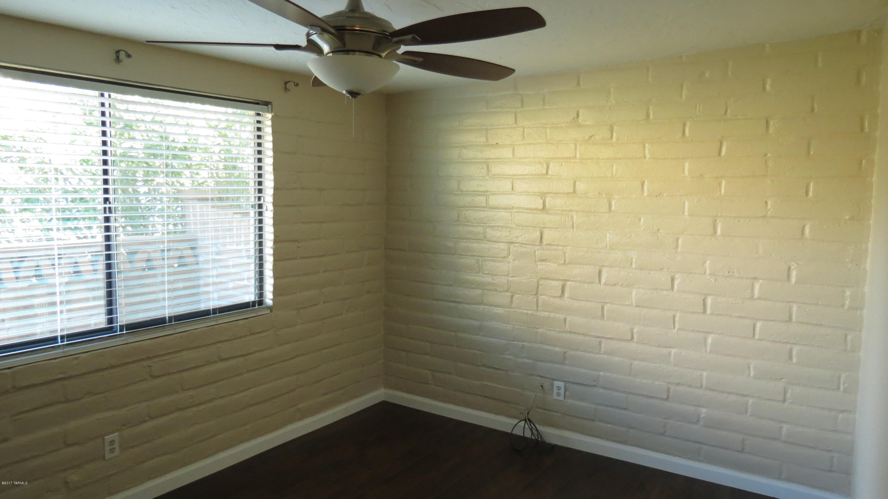 Executive Townhomes (1-16) - Residential Lease