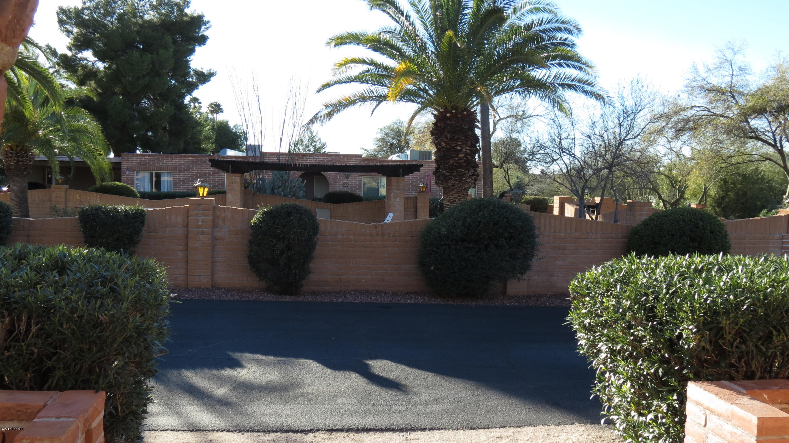 Executive Townhomes (1-16) - Residential Lease
