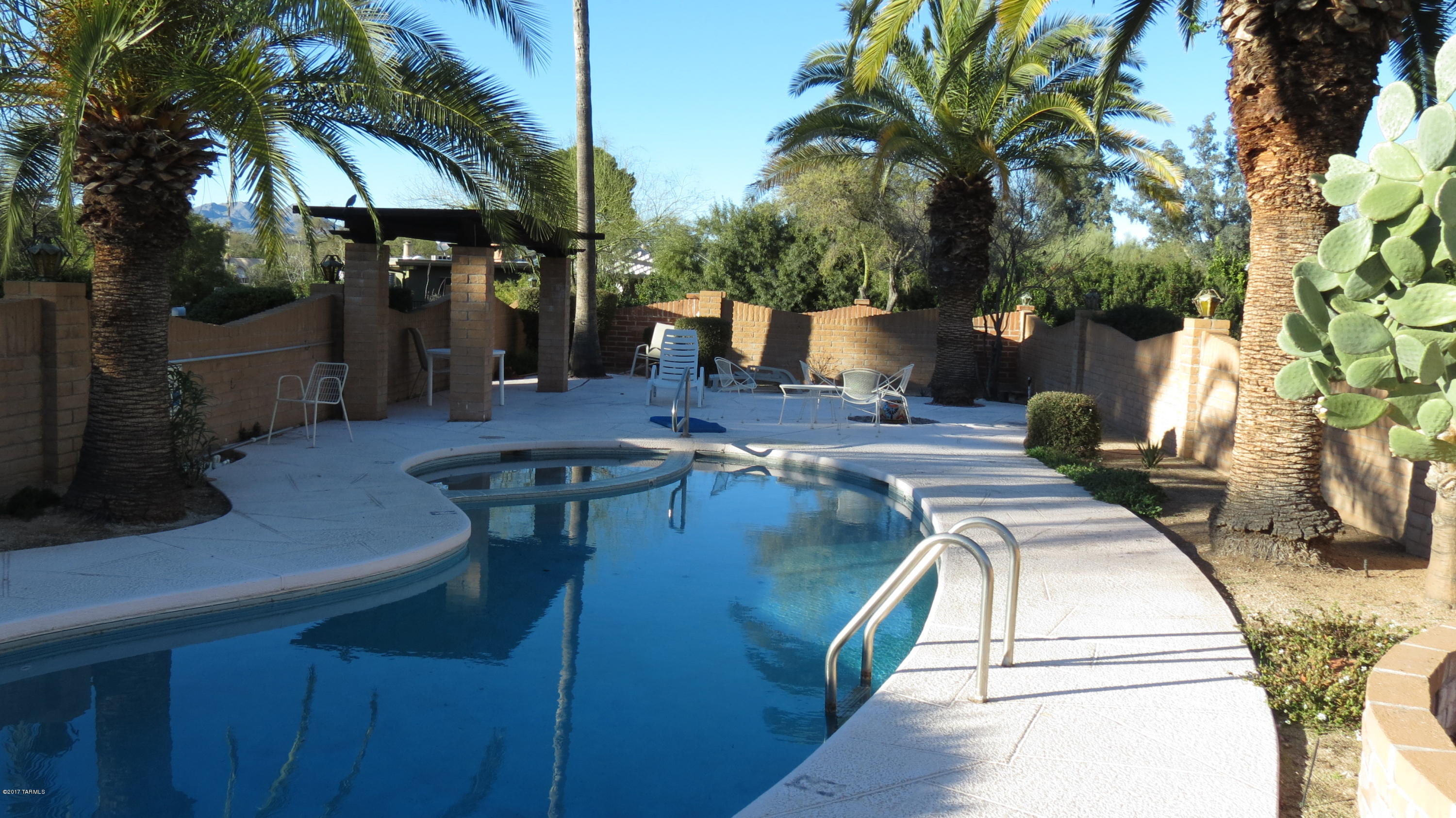 Executive Townhomes (1-16) - Residential Lease