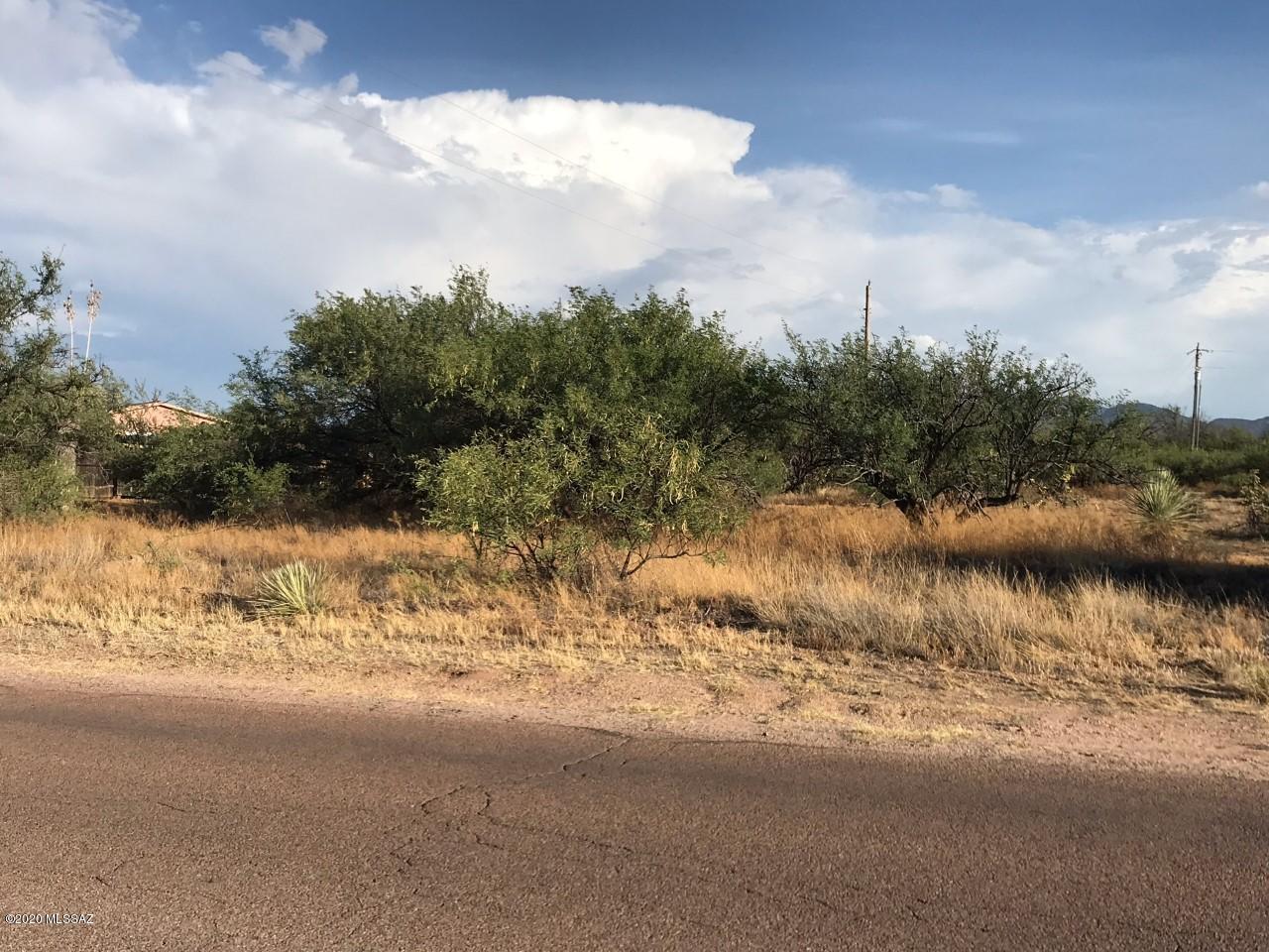 Excellent building lot (1+ Ac.) for that individual who needs easy access to Tucson, Benson or Sierra Vista.