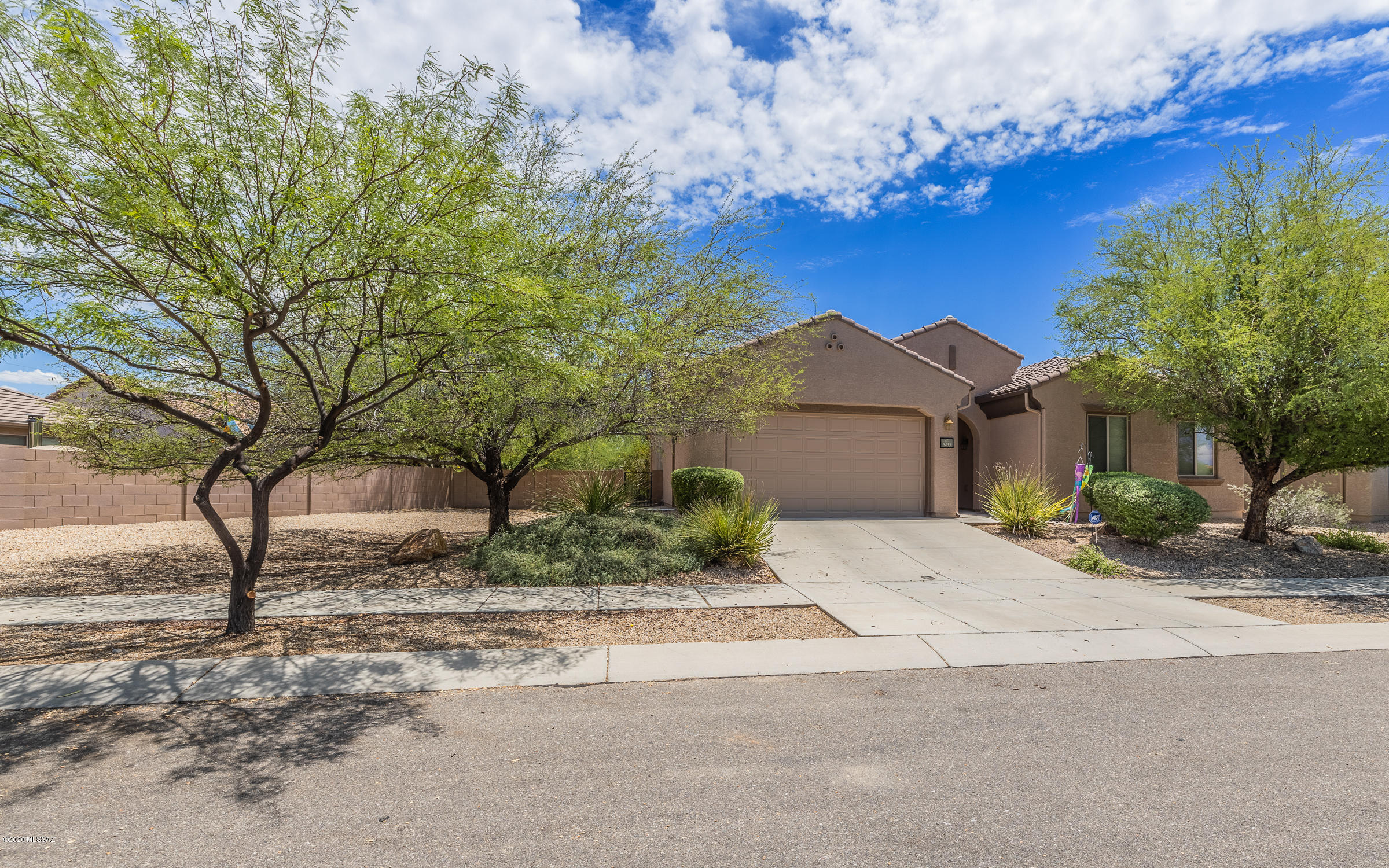 Move-in ready! Spacious family home in the Vail School District. New AC/Heater in 2020. New interior and exterior paint in 2020. Split bedroom floor plan with 3-zone cooling. Mature fruit trees in the backyard. Enjoy the morning sunrise and the evening sunset! Welcome home!