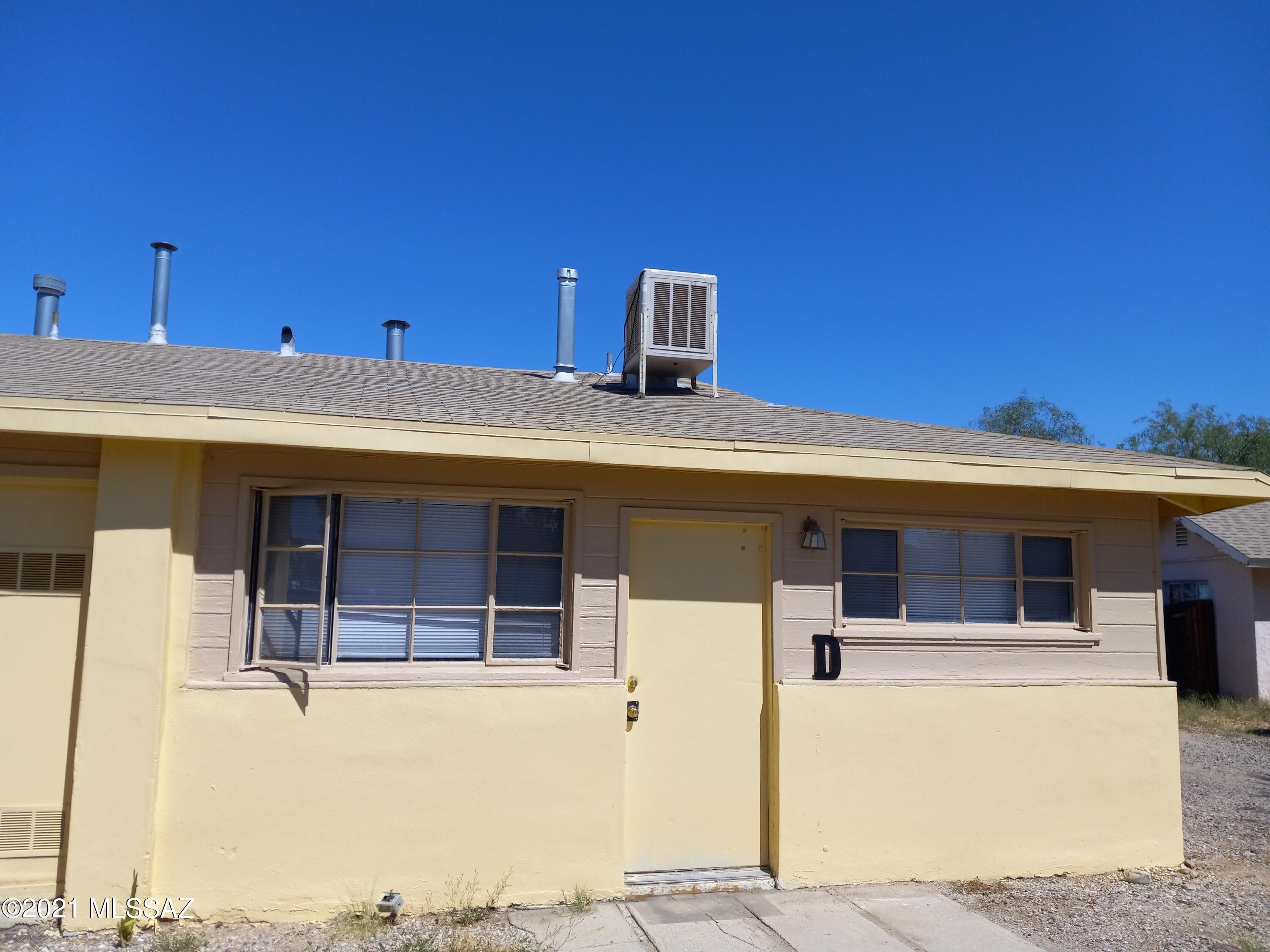 Clean, freshly painted 1 bed 1 ba no frills but solid unit in 4-plex, 2 units in front and 2 in back. Tile floors. Great spot for 1 person. Near bus line.