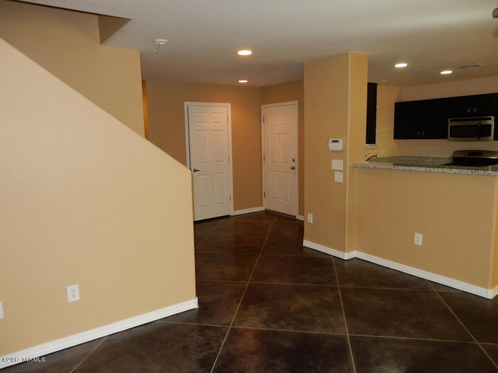 Mariposa Trail - Residential Lease