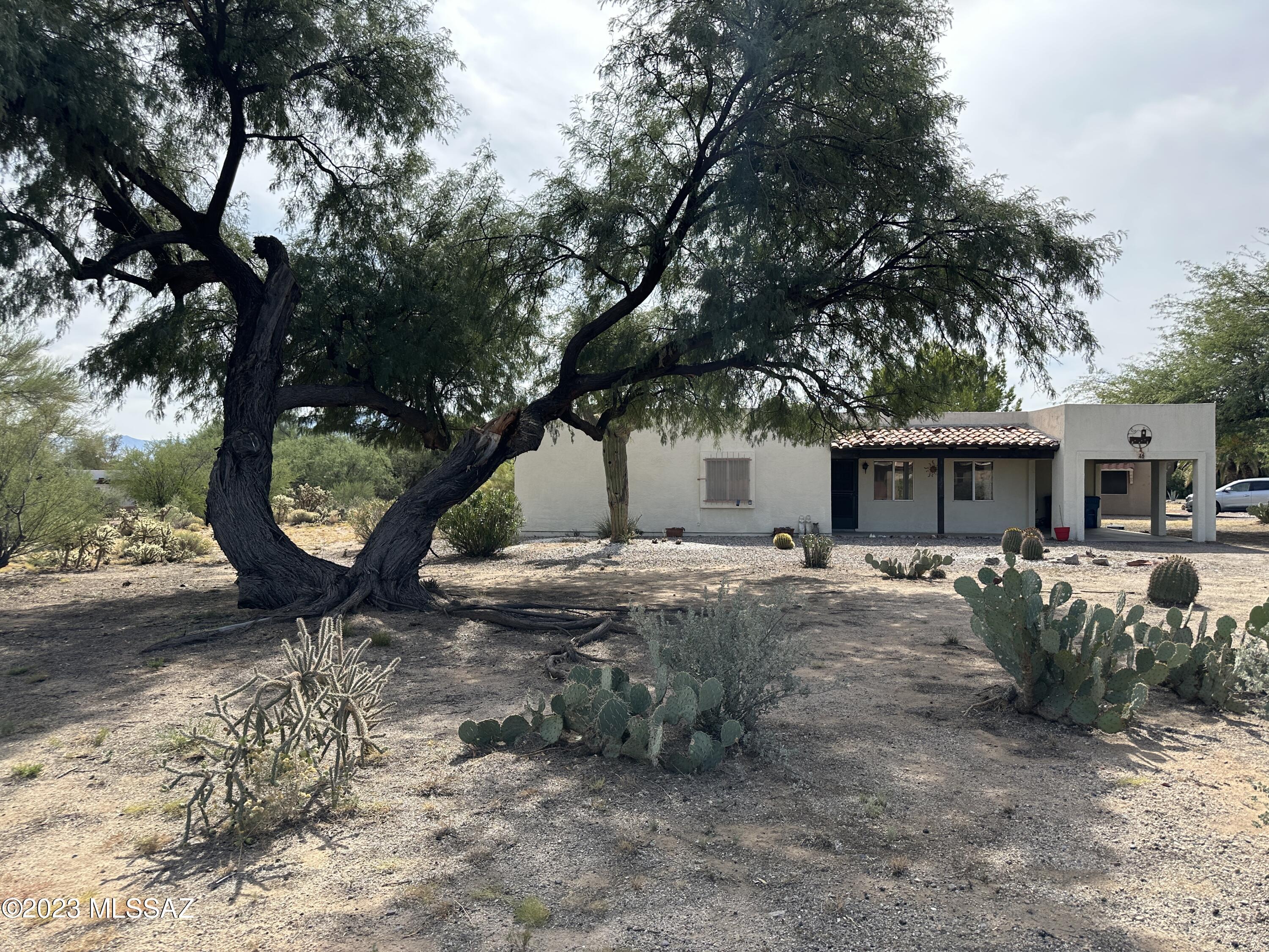 This fixer-upper in popular GV Country Club North is surrounded by lots of open space with a huge outdoor area maintained by the HOA. Great opportunity for the investor, contractor or ''handyman''! There's plenty of room to add on! It does need some updating and overall TLC and is priced to sell! With easy access to I-19 and nearby shopping, restaurants and local services, it is conveniently located! Plus, there is a GVR Satellite Pool at the corner of Jazmin and Abrego! If you have a vision, time and money, you can turn this into a great getaway or year 'round home! Make it yours! A home inspection is available for you to review.