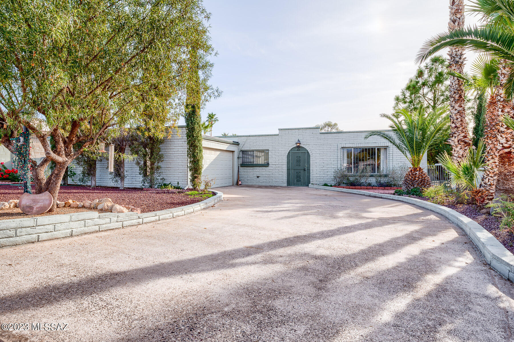 Wonderful block 3 bdrm home on large lot in desirable neighborhood.  Great back yard for entertaining with mature vegetation. N/S exposure
Home is well maintained, sold as is