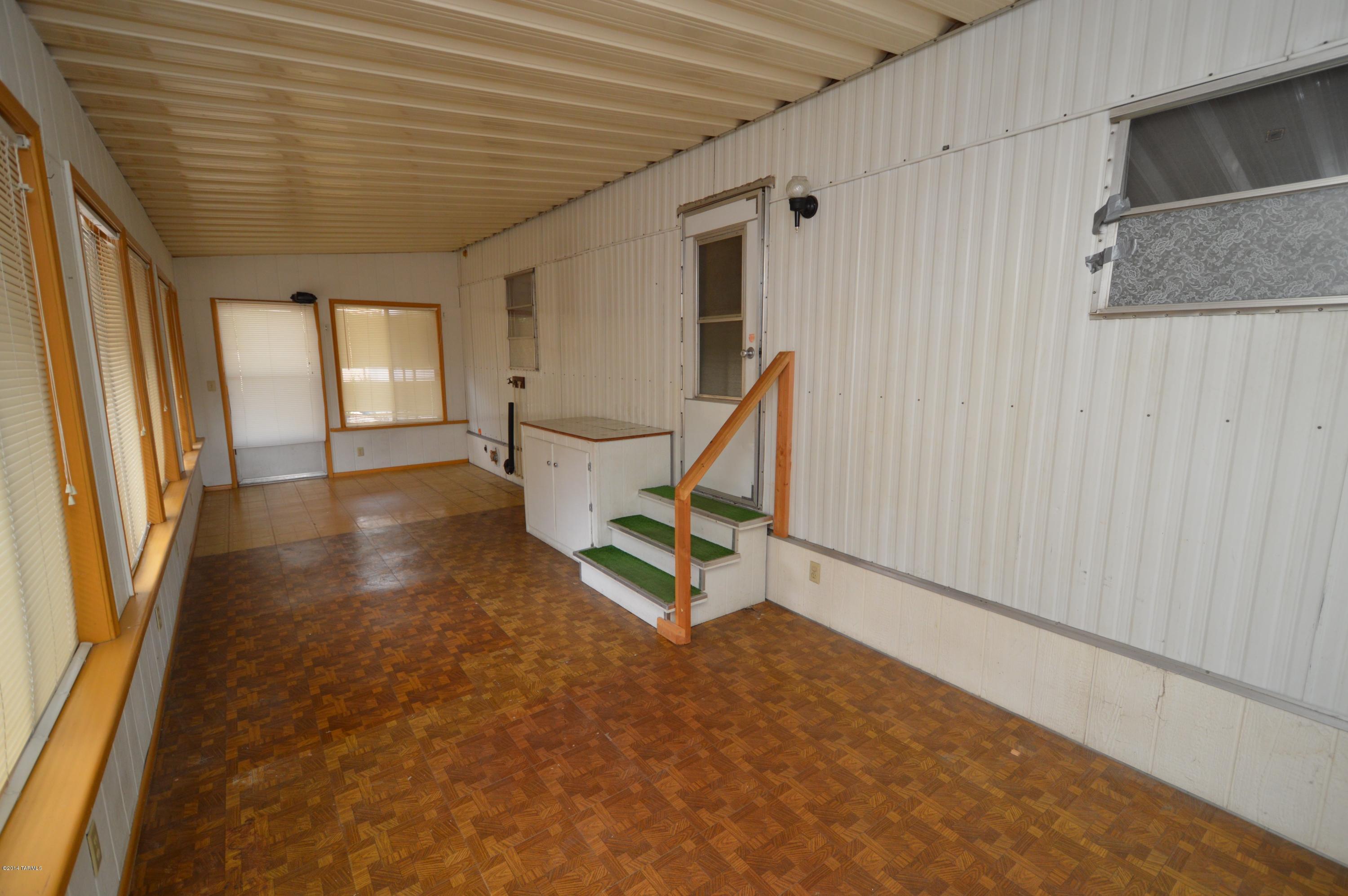 Cholla Manor (1-86) - Residential Lease