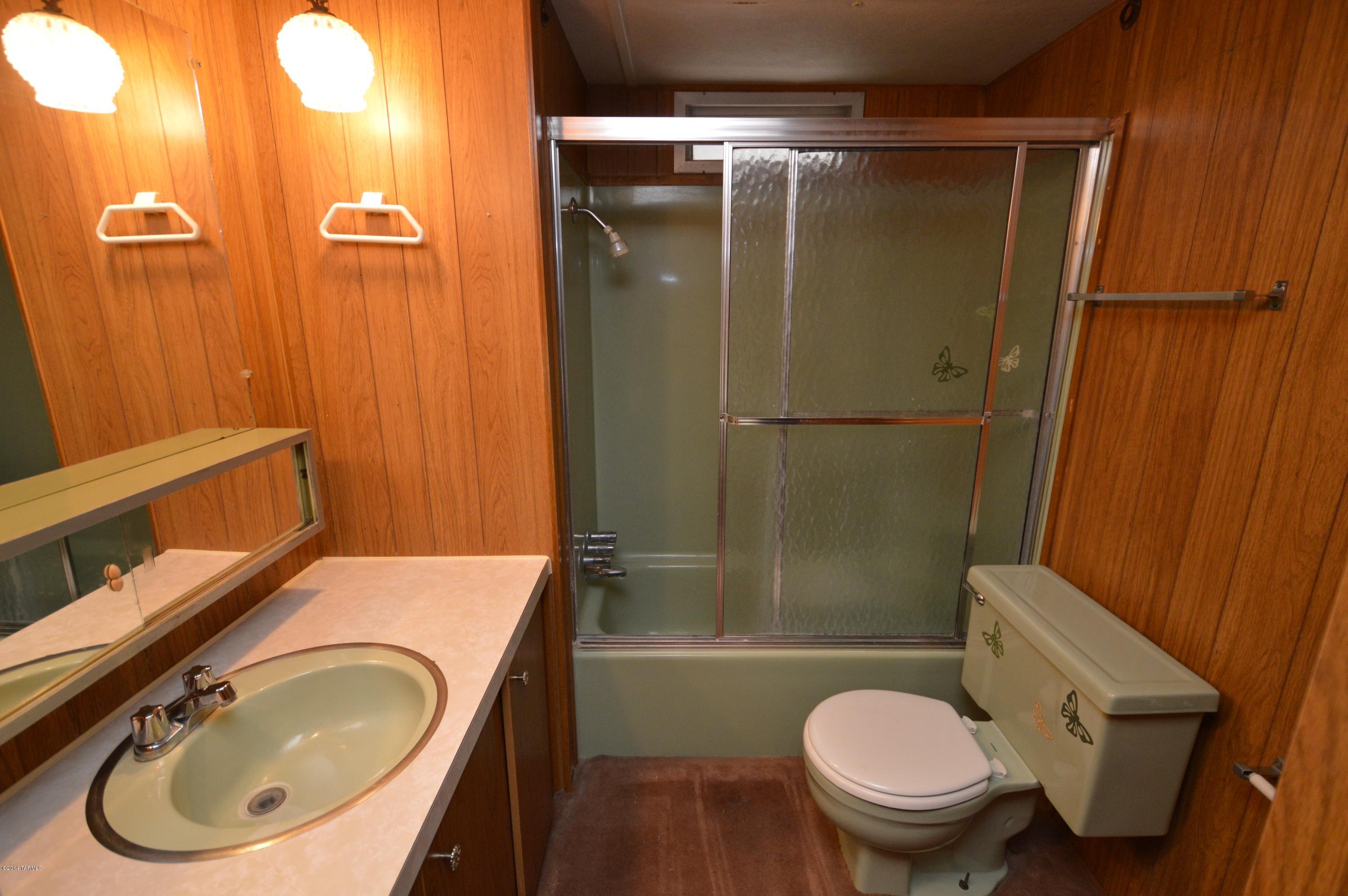Cholla Manor (1-86) - Residential Lease