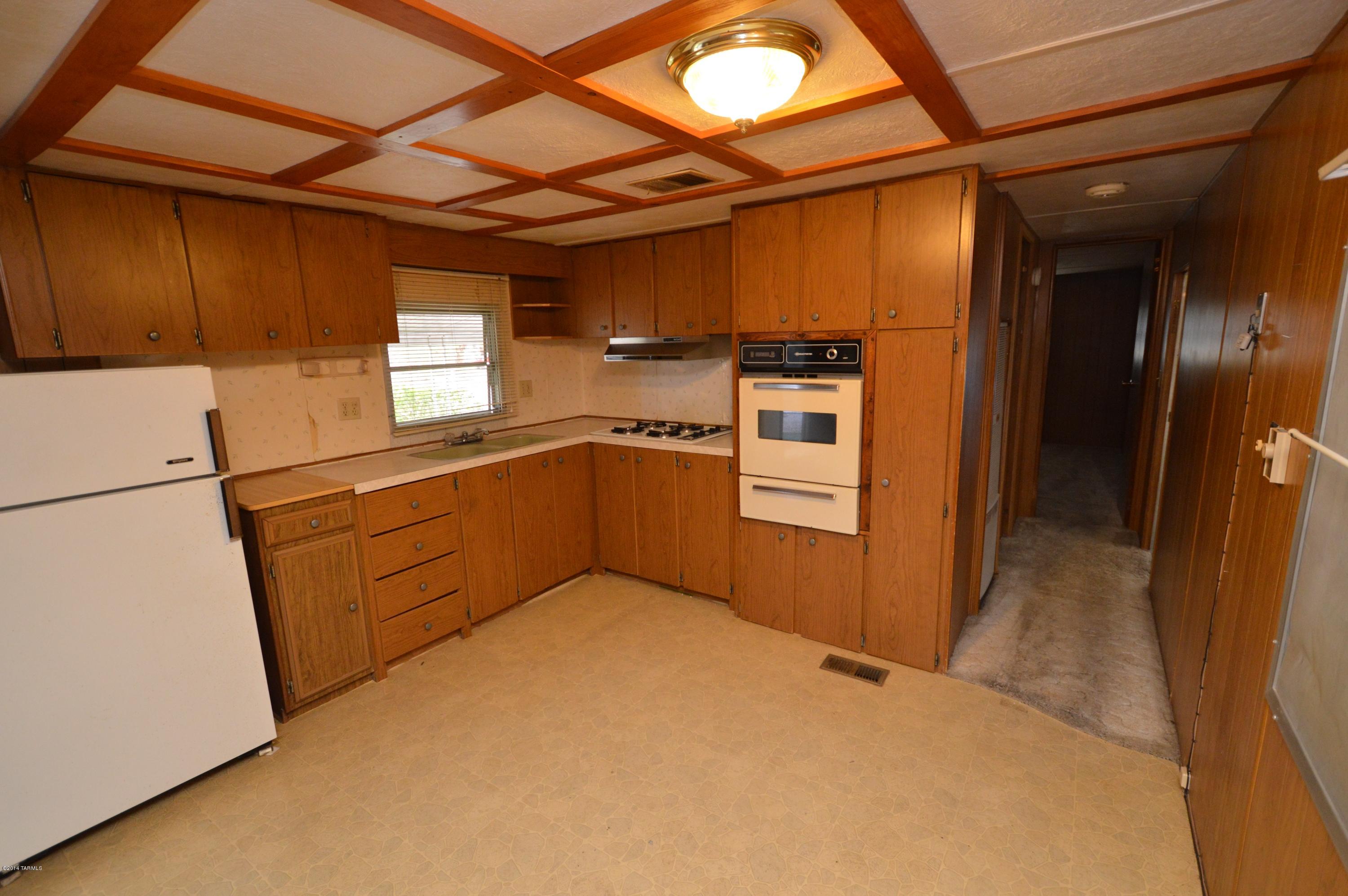 Cholla Manor (1-86) - Residential Lease