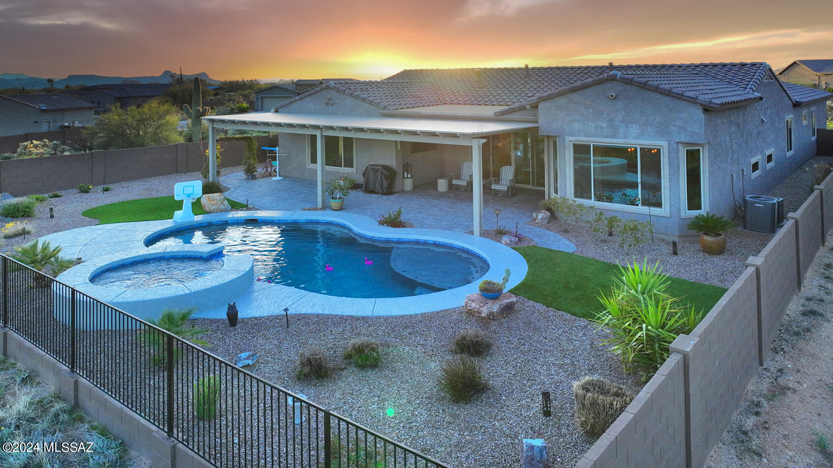 Saguaros Viejos West - Residential