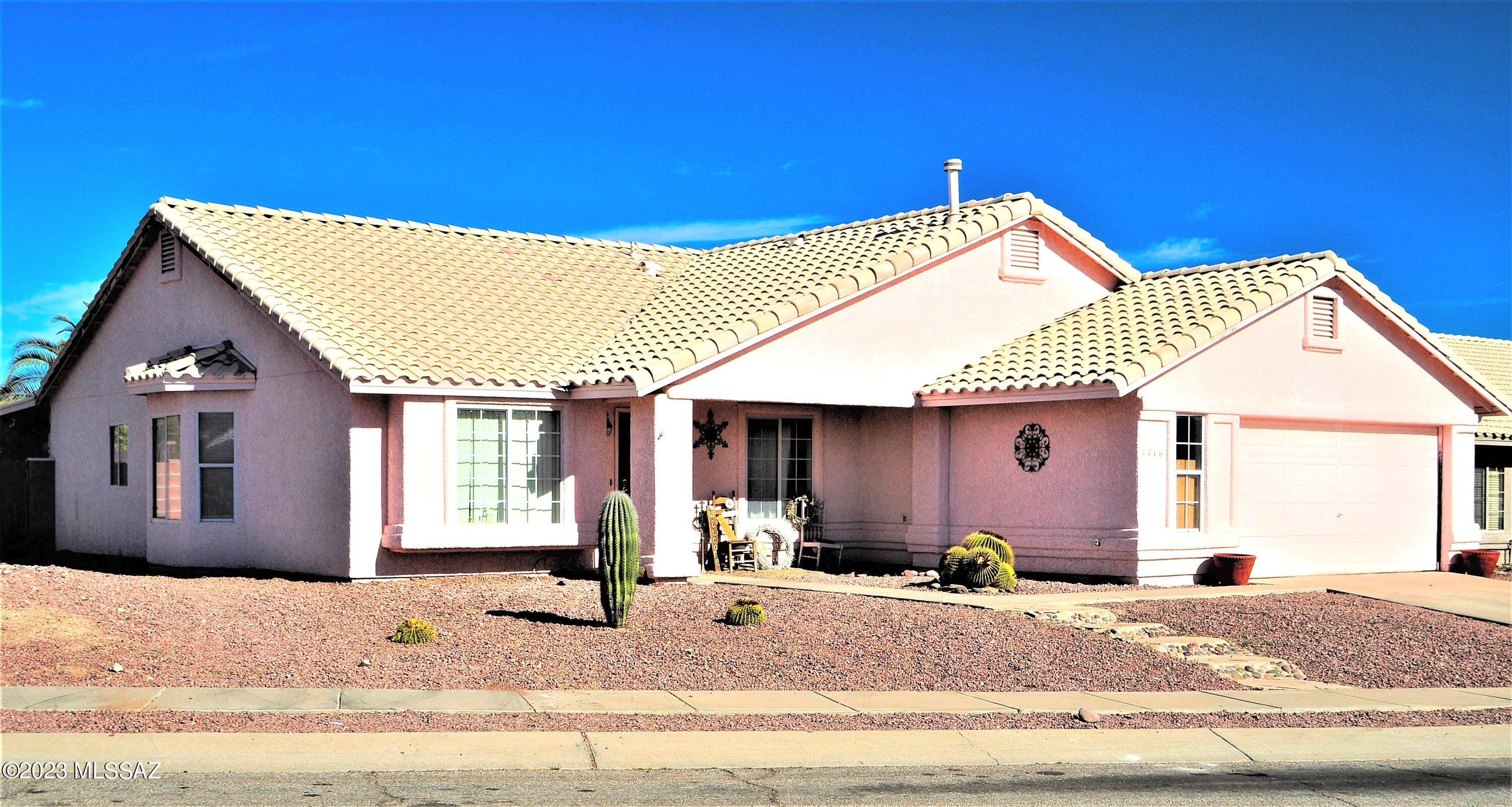 Vaulted ceilings, Breakfast nook with bay windows, Four bedrooms, two baths, Family room and formal living and dining rooms, all on a cul-de-sac with a huge back yard with a pool .Upgraded black stainless kitchen appliances.