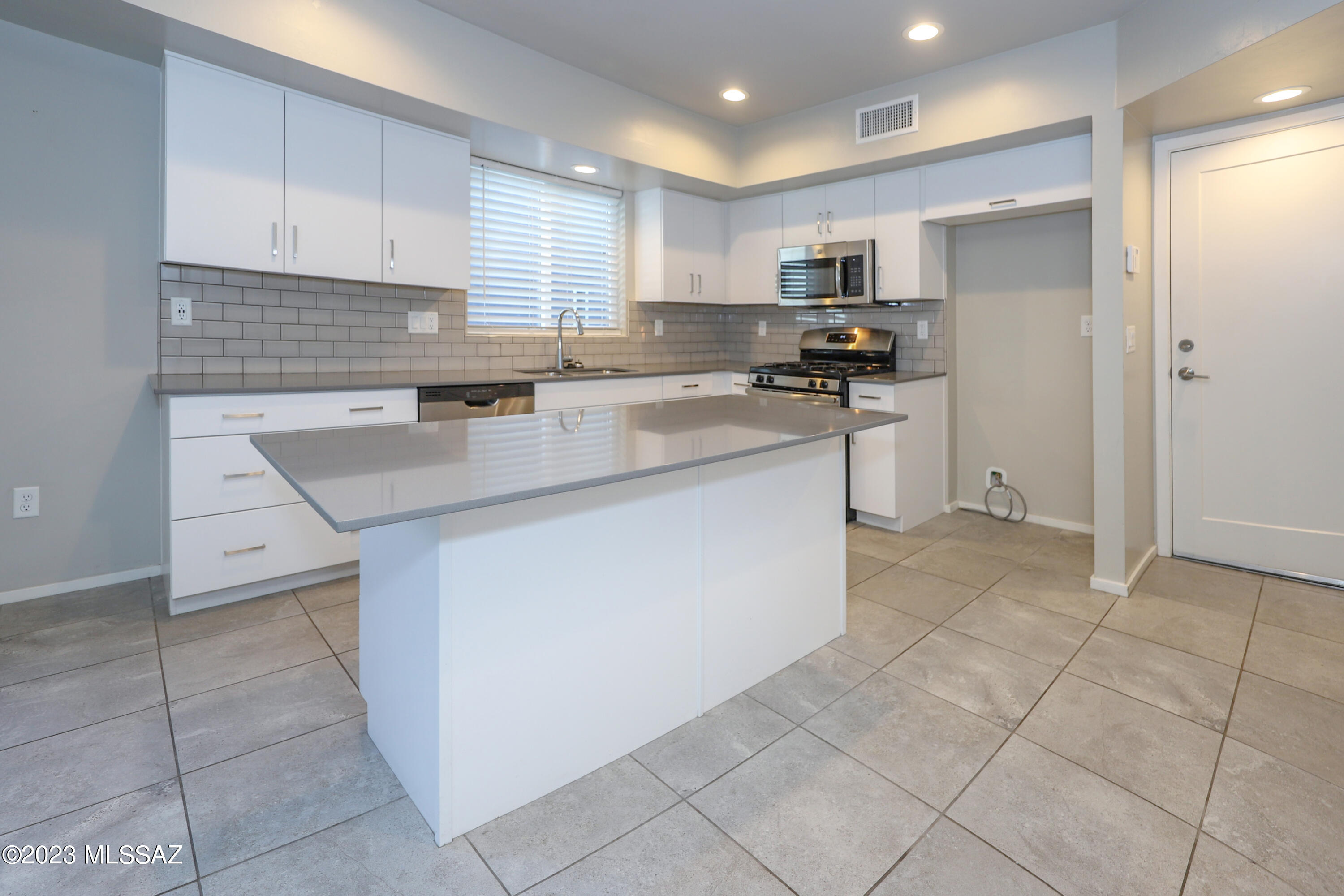 Park Modern SQ20171350679 - Residential