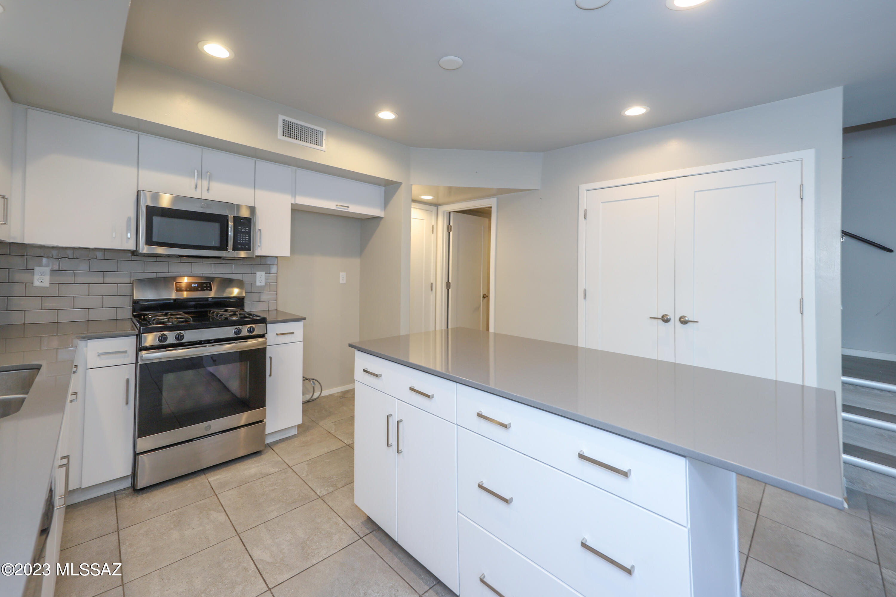 Park Modern SQ20171350679 - Residential