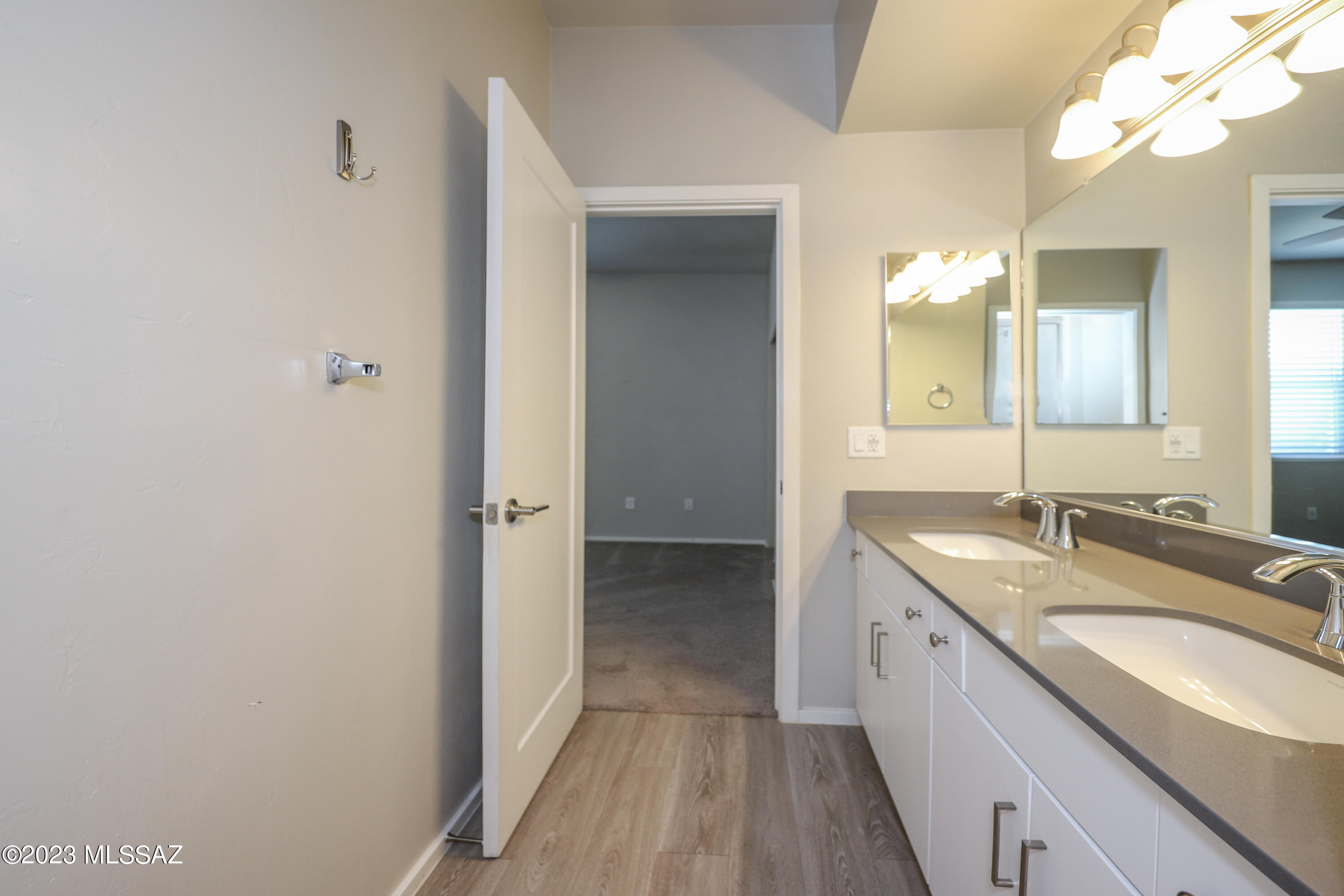Park Modern SQ20171350679 - Residential